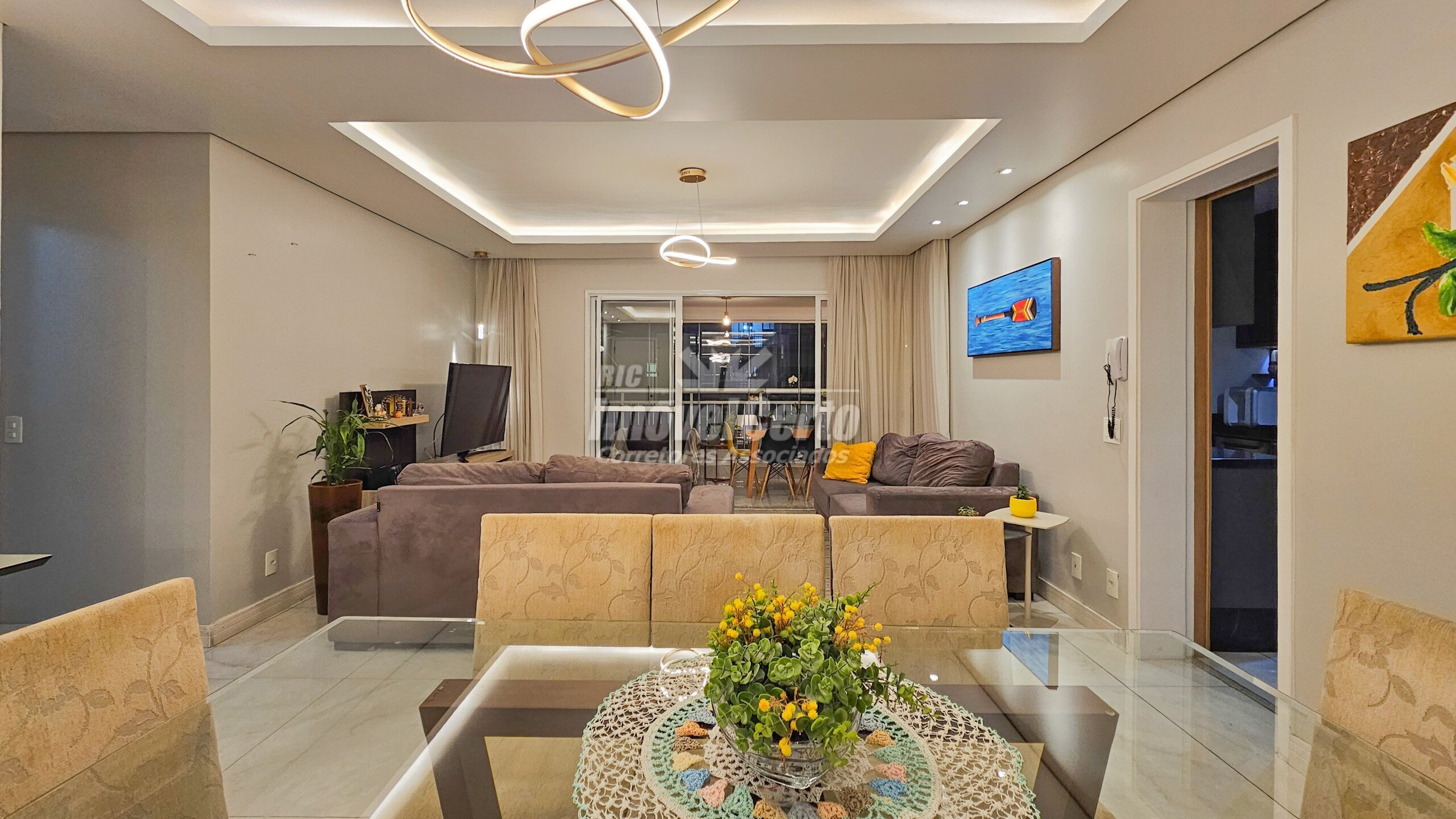 Apartamento semi-mobiliado de 155 m² privativo com