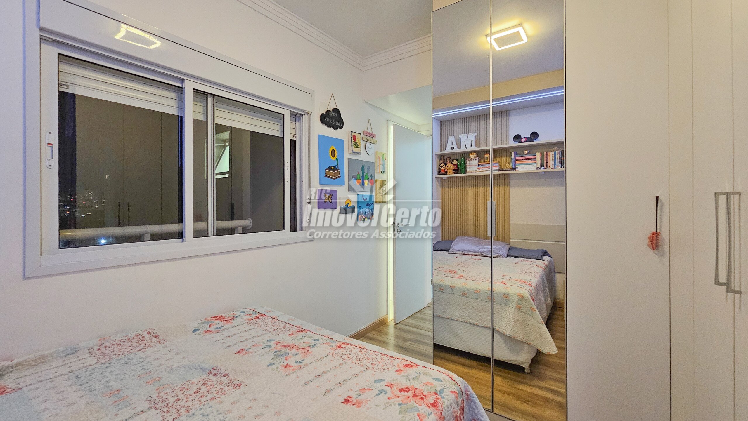 Apartamento semi-mobiliado de 155 m² privativo com