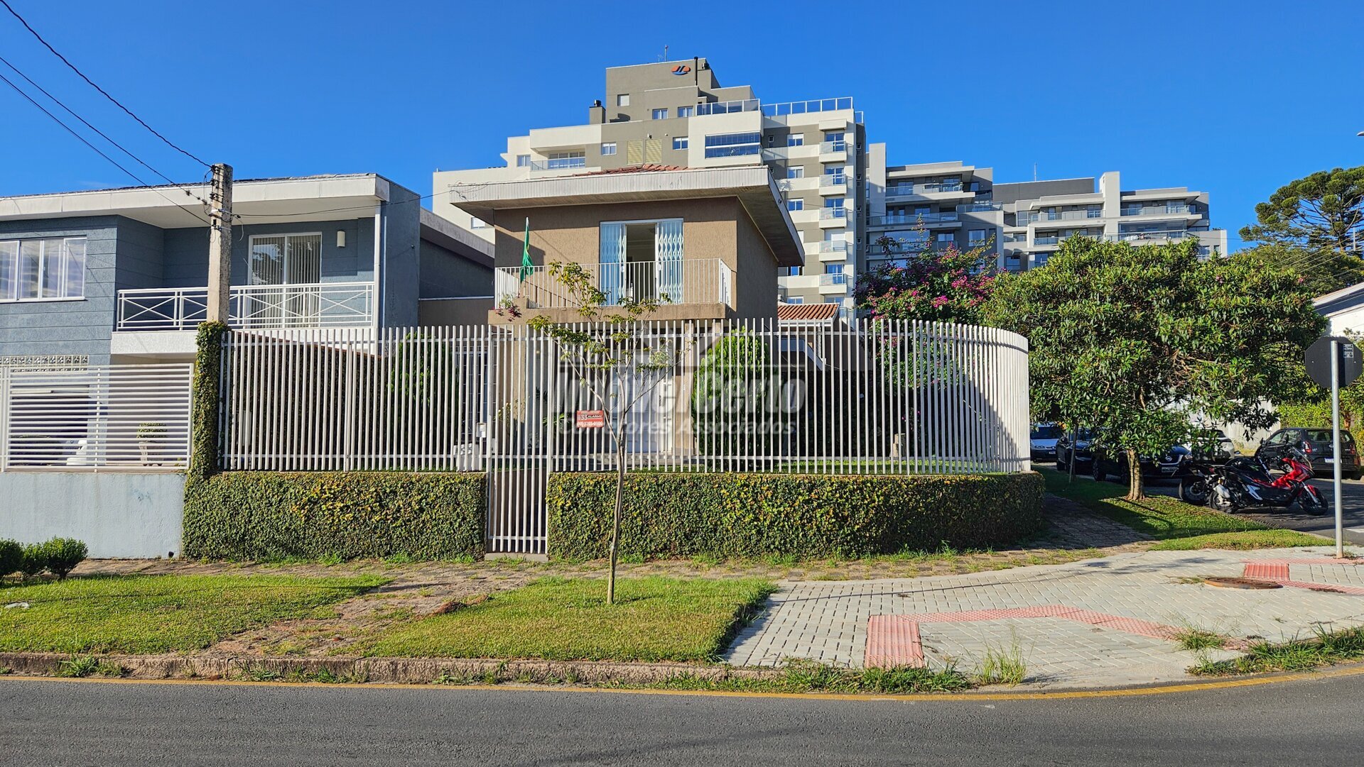 Casa de 240 m² construído com 3 dormitórios sendo