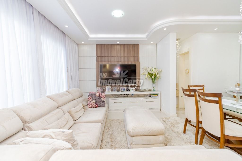 Sobrado no Pinheirinho com 230m² Útil dentro do co