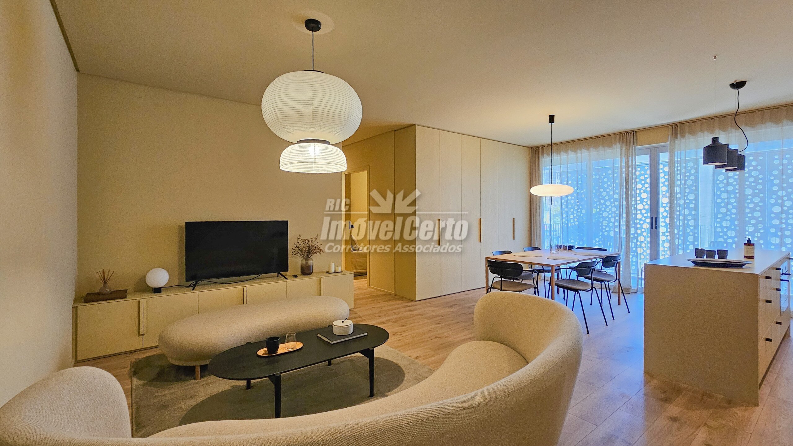 Apartamento mobiliado e decorado de 108 m² com 3 d