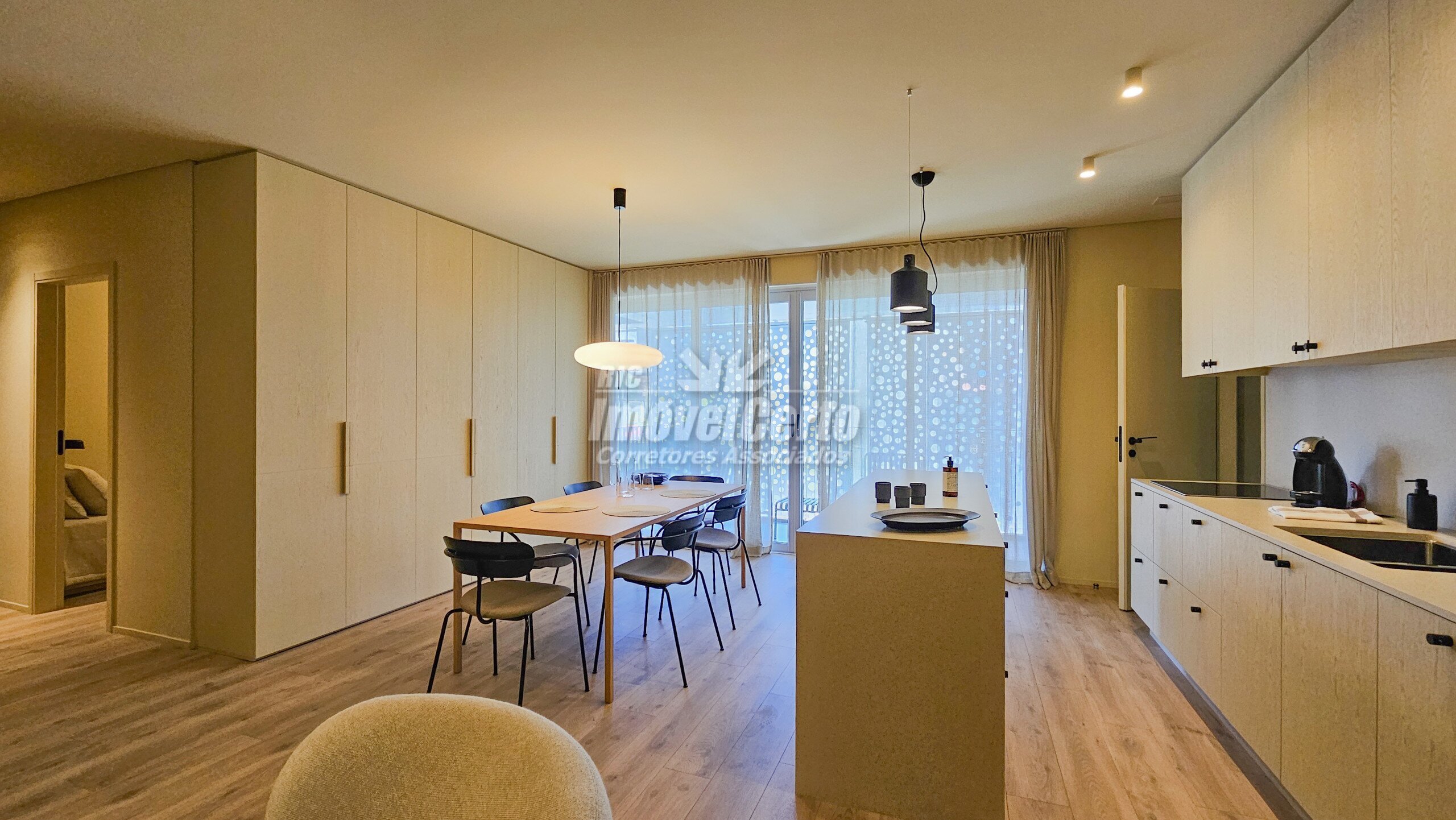 Apartamento mobiliado e decorado de 108 m² com 3 d