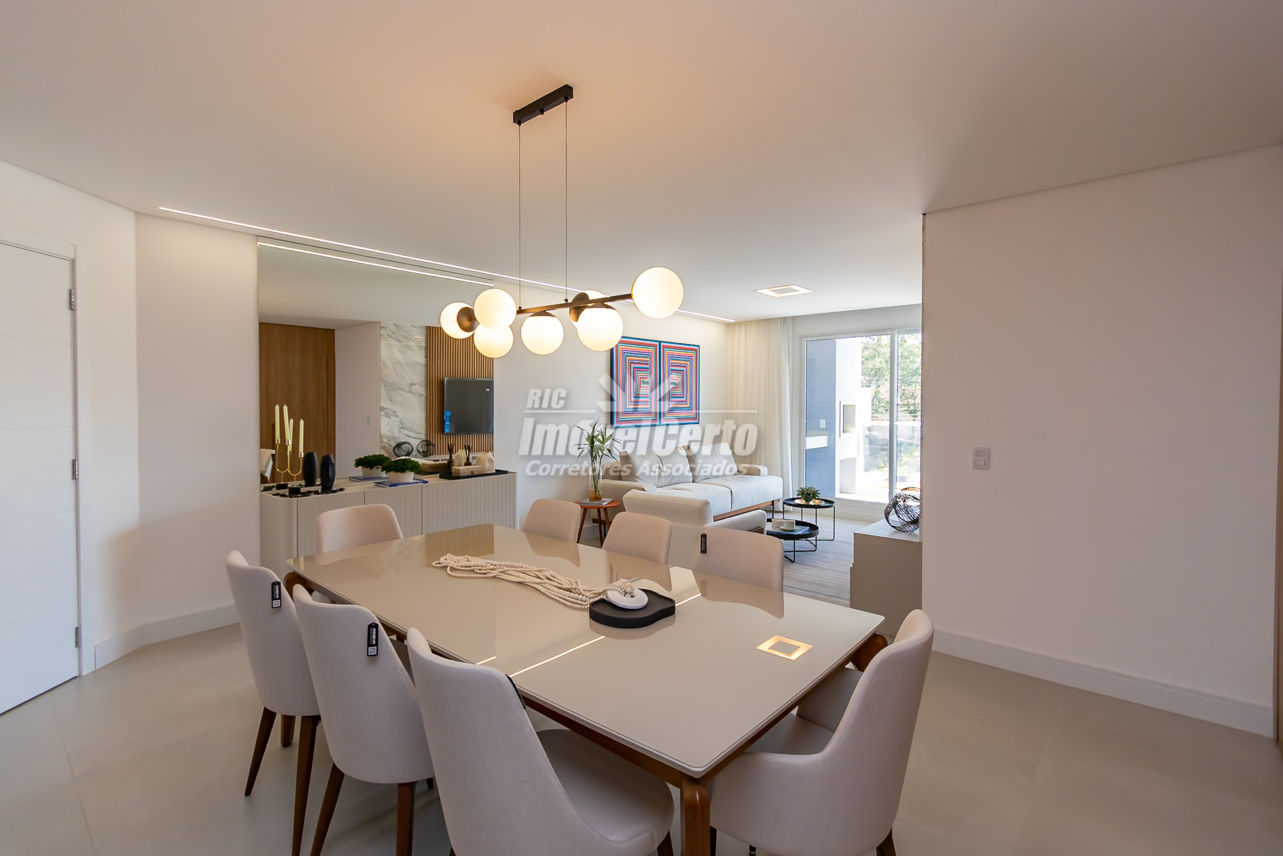 Belissímo Apartamento DECORADO com 128.03m² Útil,