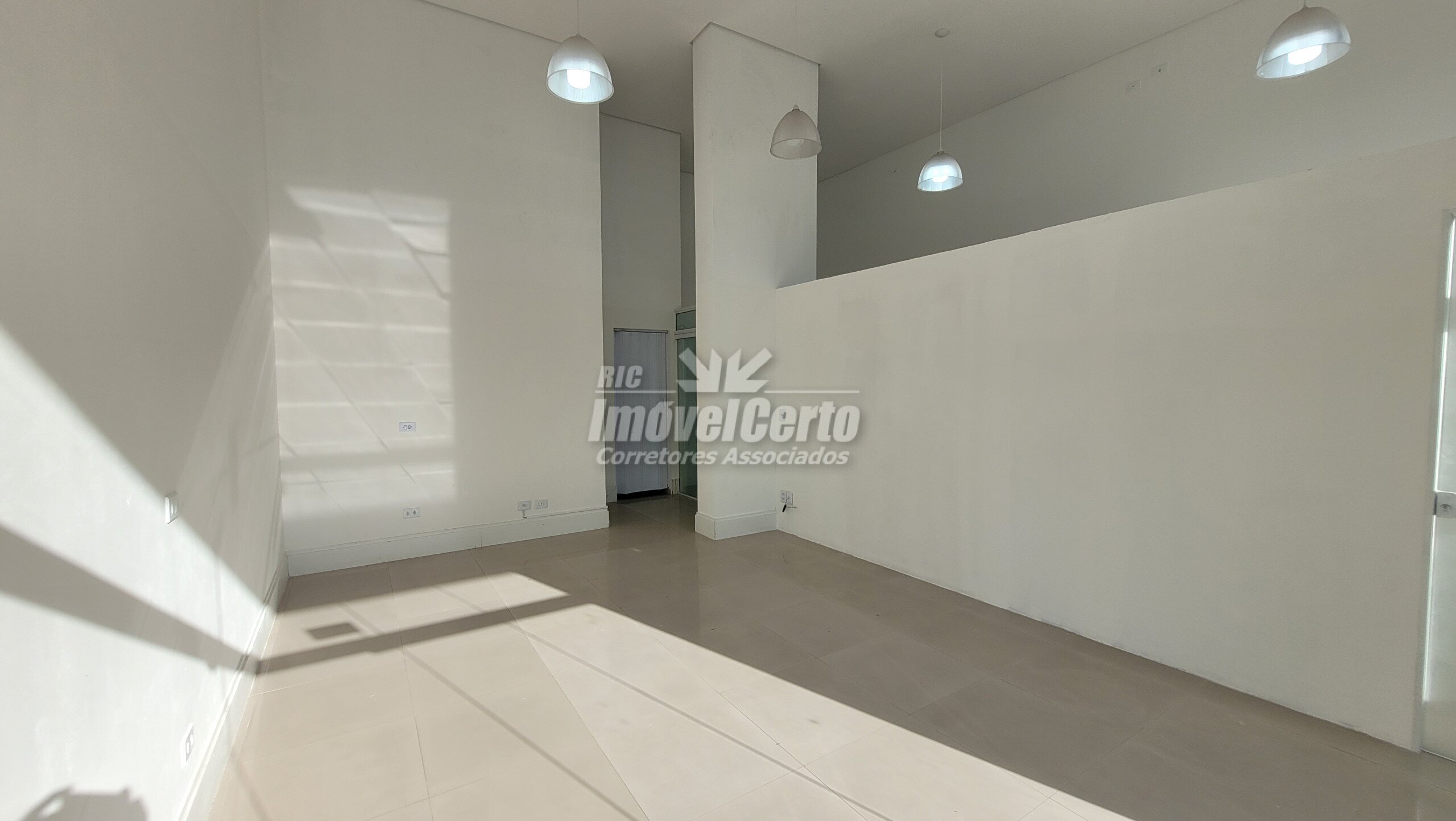 Loja comercial para Venda, 128,00 m², na frente do