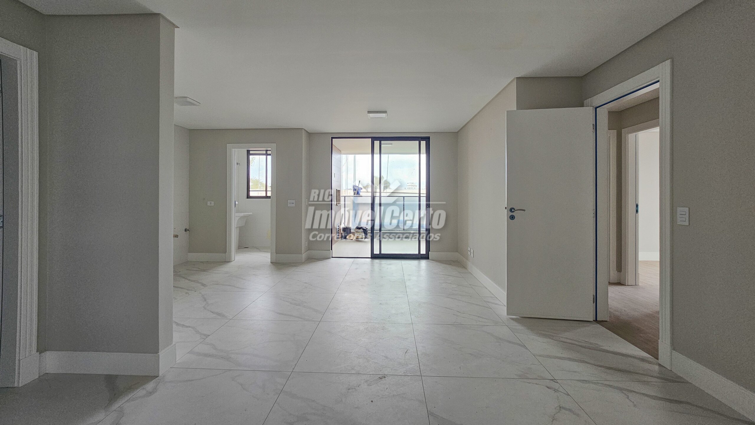 Apartamento novo de 102 m² com 3 dormitórios sendo