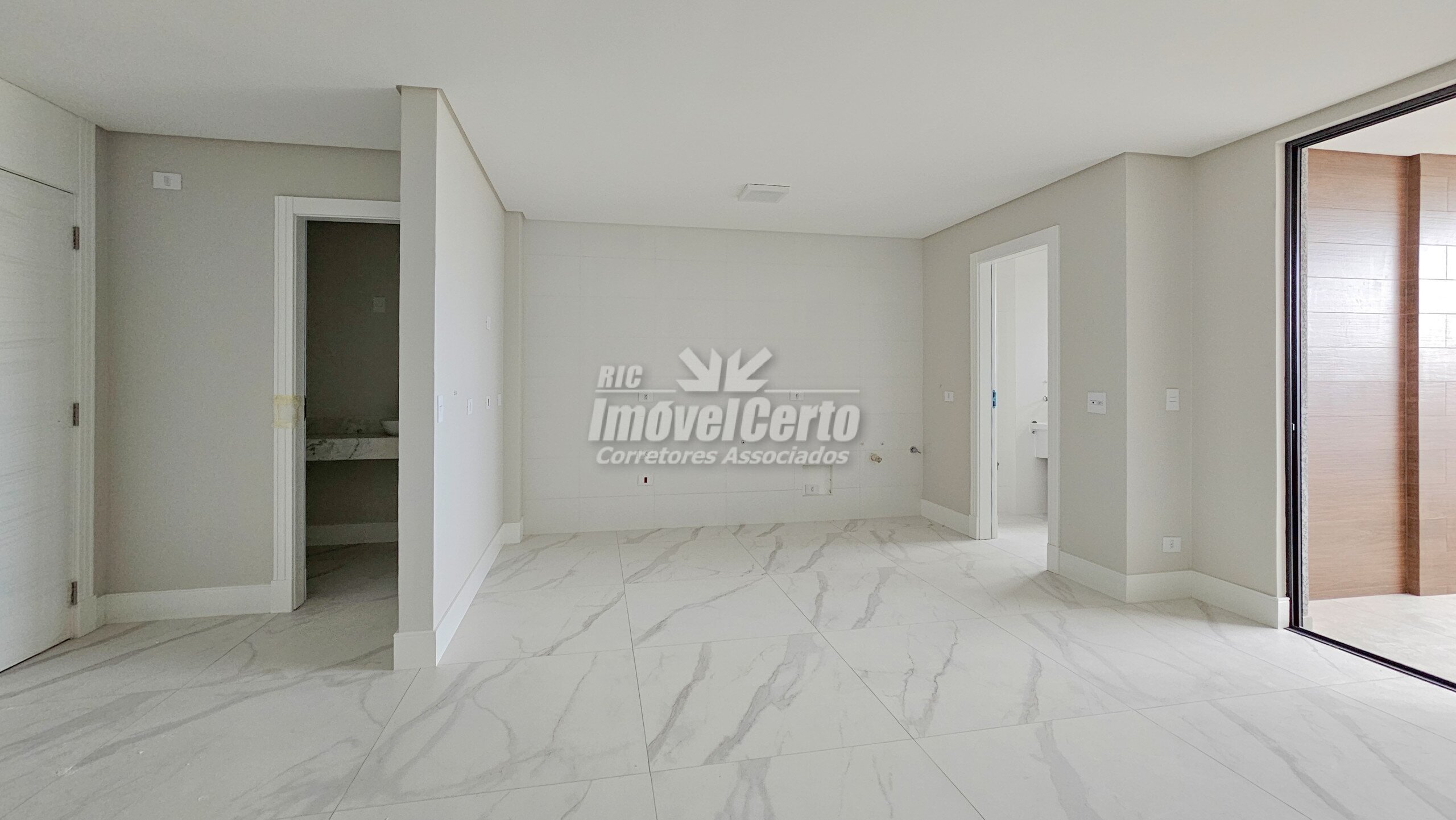 Apartamento novo de 102 m² com 3 dormitórios sendo