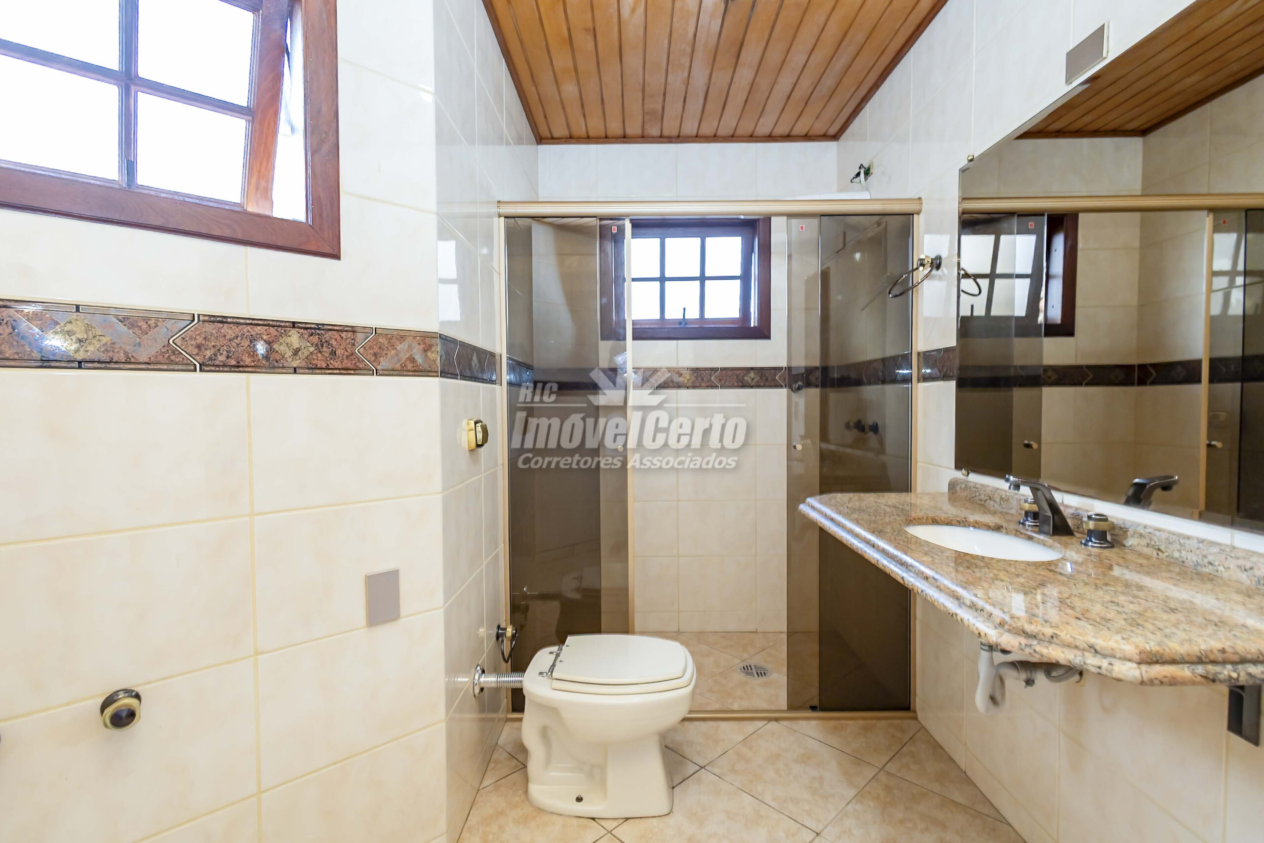 Venda casa em alvenaria, 171 m², com terreno de 66