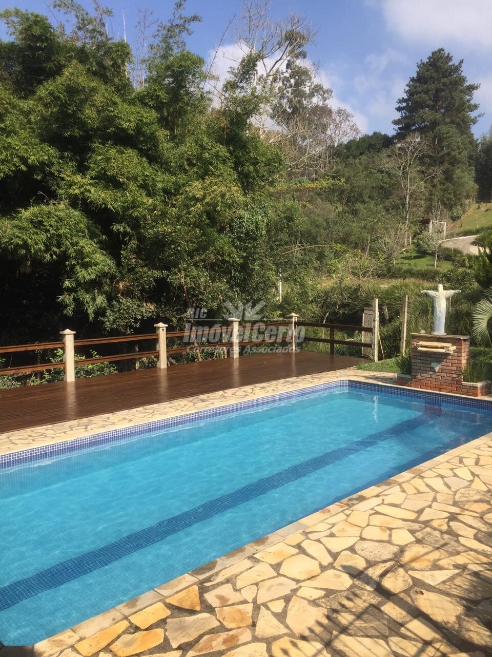 Terreno urbano com 11.000 m² no Lamenha Grande em