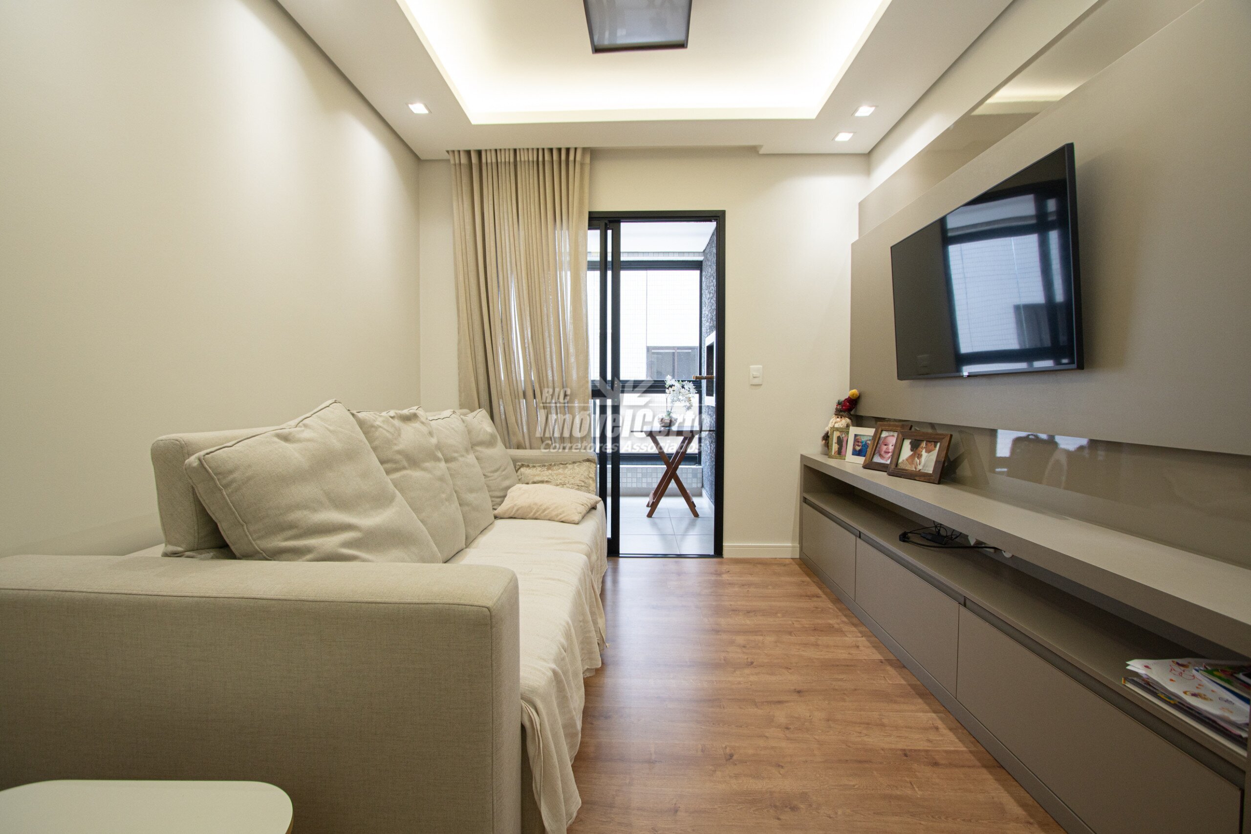 Apartamento com 3 dormitórios (1 suite) à venda, 1