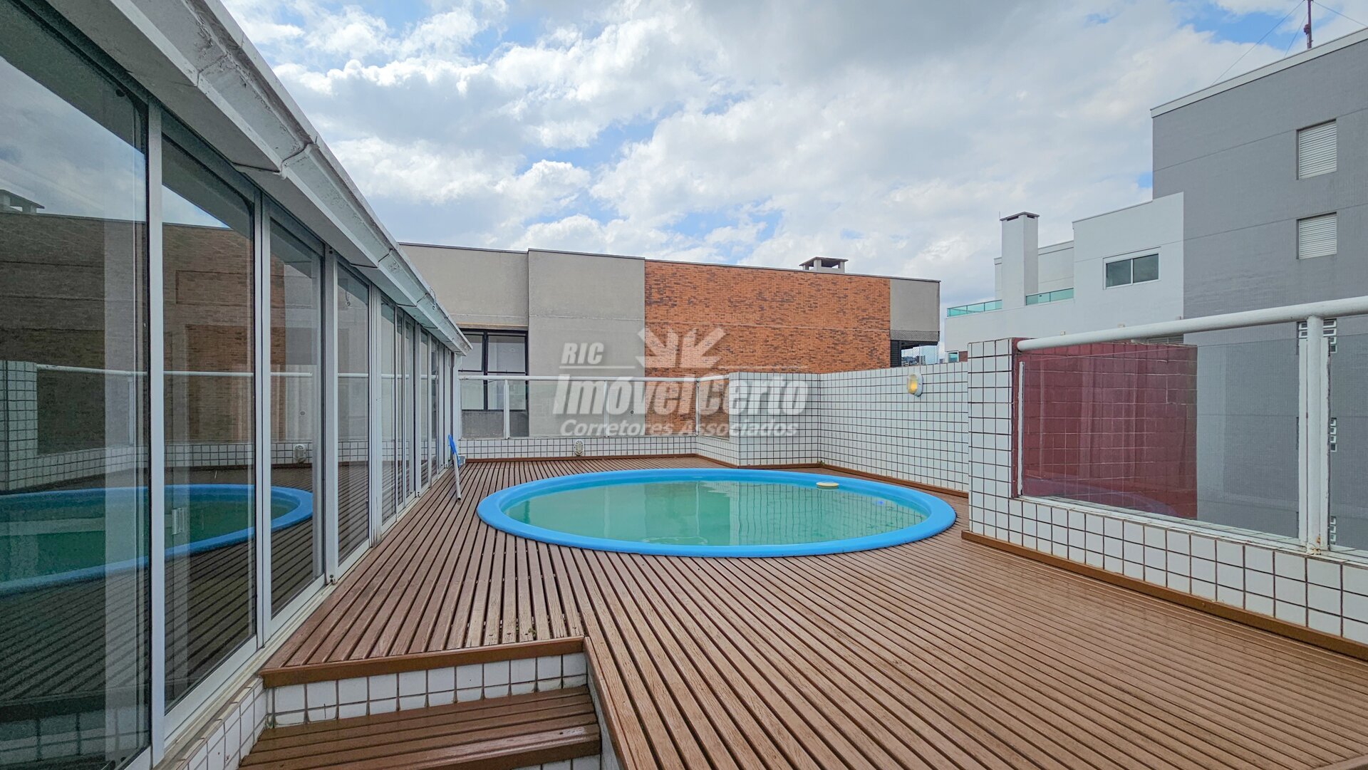 Cobertura de 150 m² privativo com 3 dormitórios se