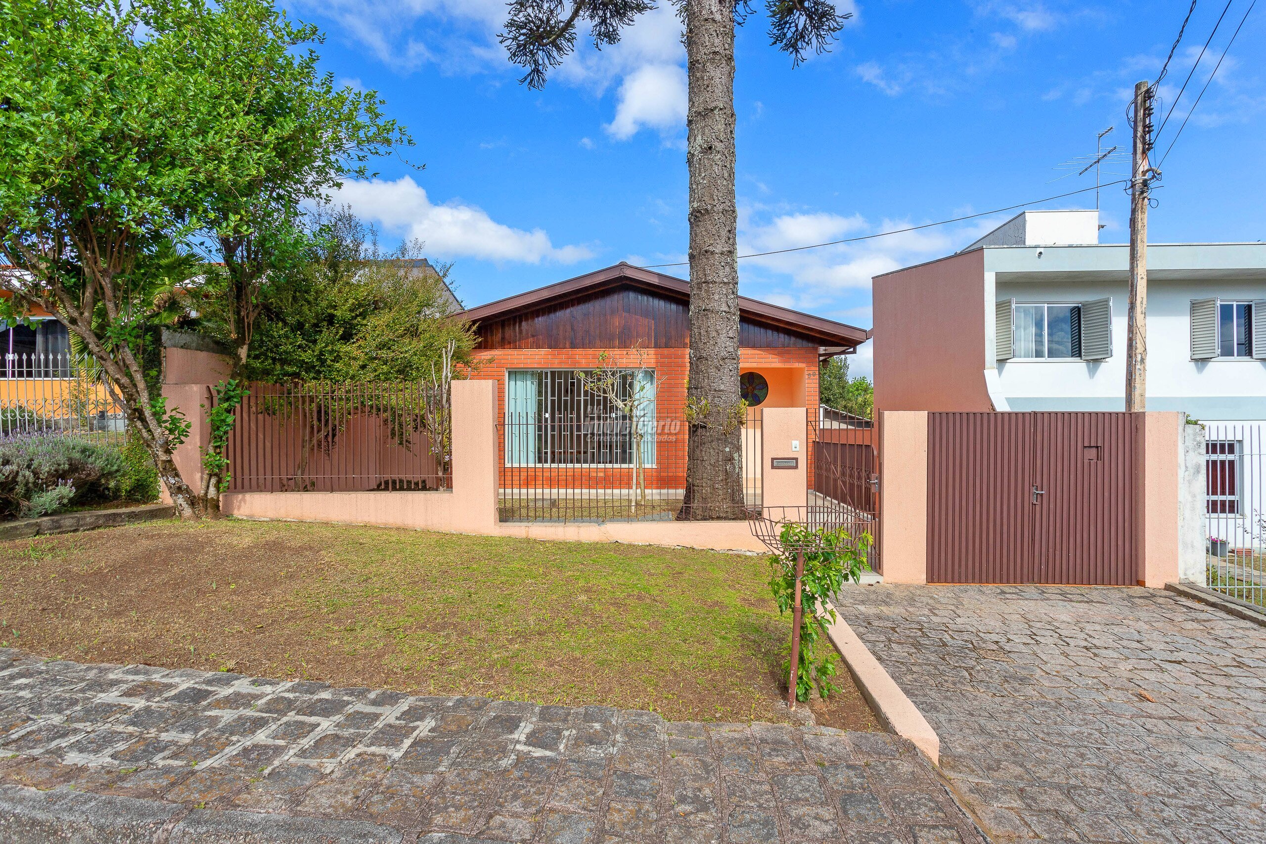 Residencia 4 quartos ( 2 suites), amplo terreno ex