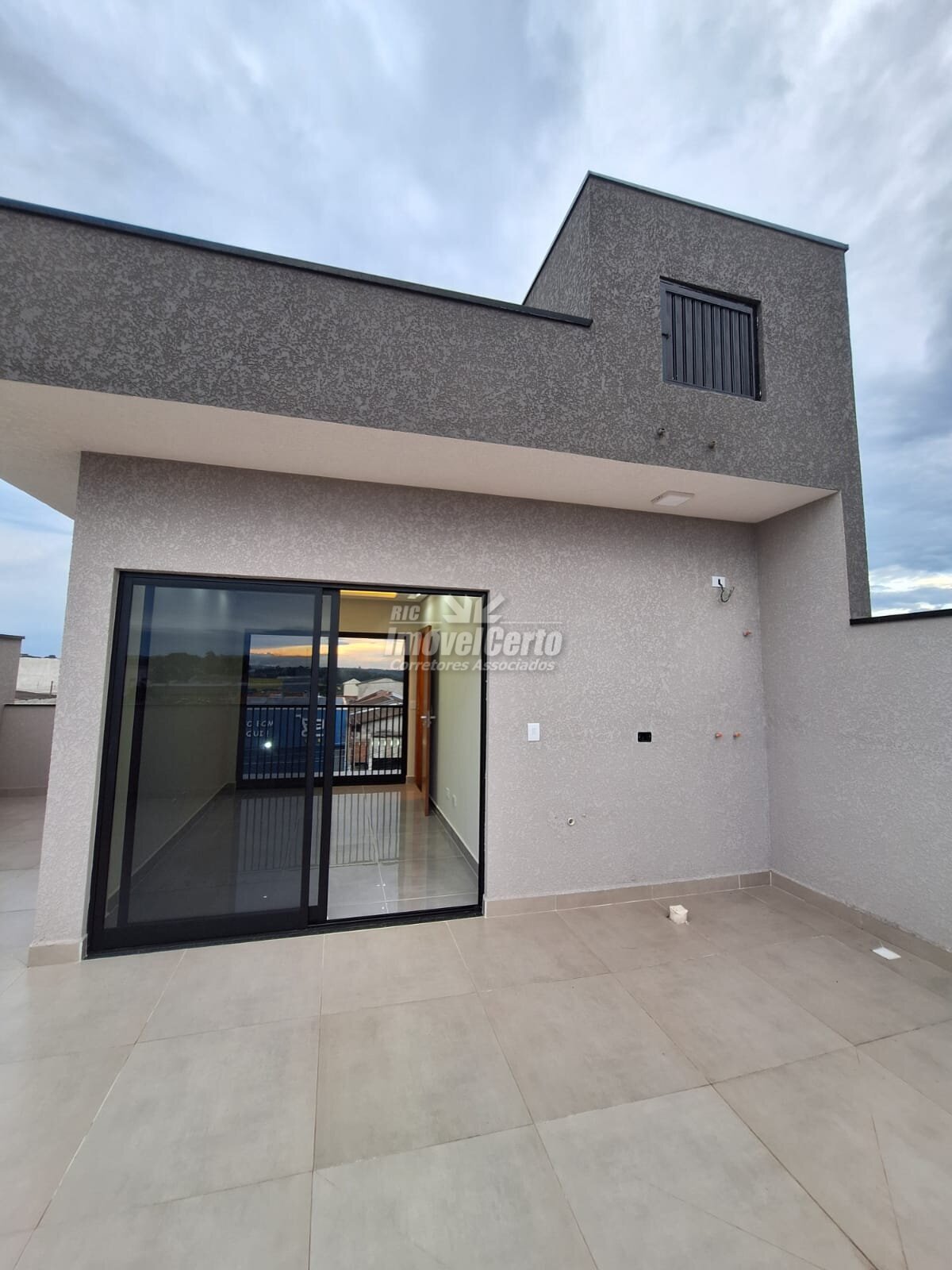 Imóvel Comercial e residencial em excelente locali