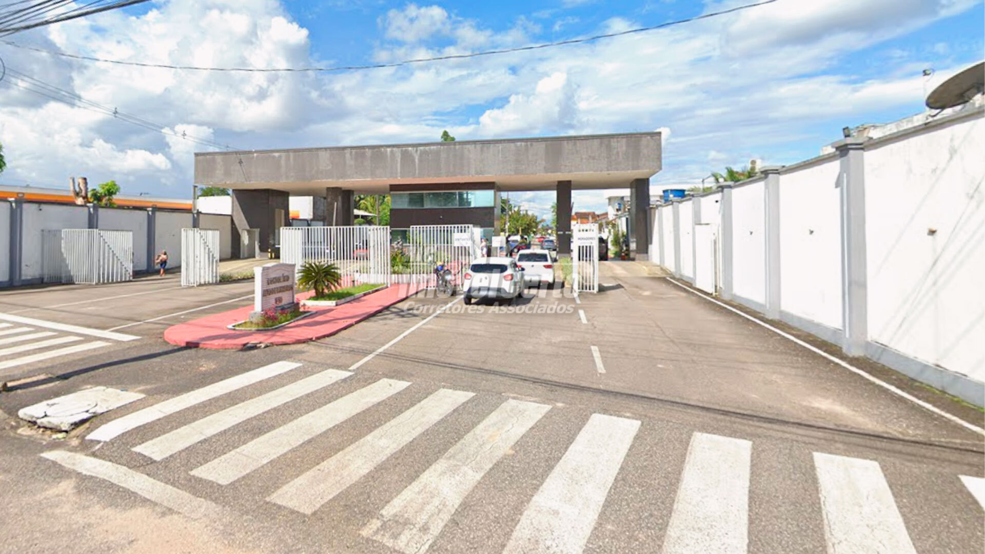 Casa em condomínio fechado de 292 m² com 4 dormitó