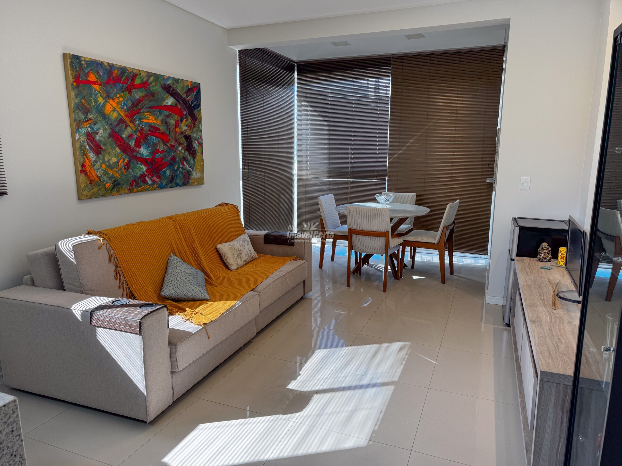 Apartamento mobiliado de 74 m² com 2 suítes 2 vaga