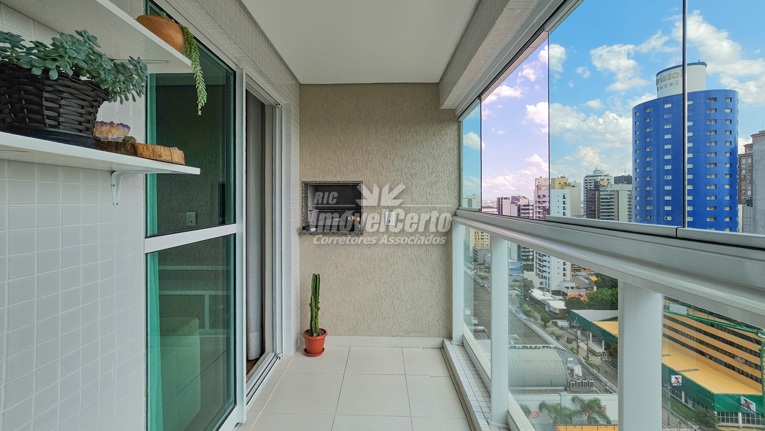 Apartamento semi-mobiliado de 65 m² no Condomínio