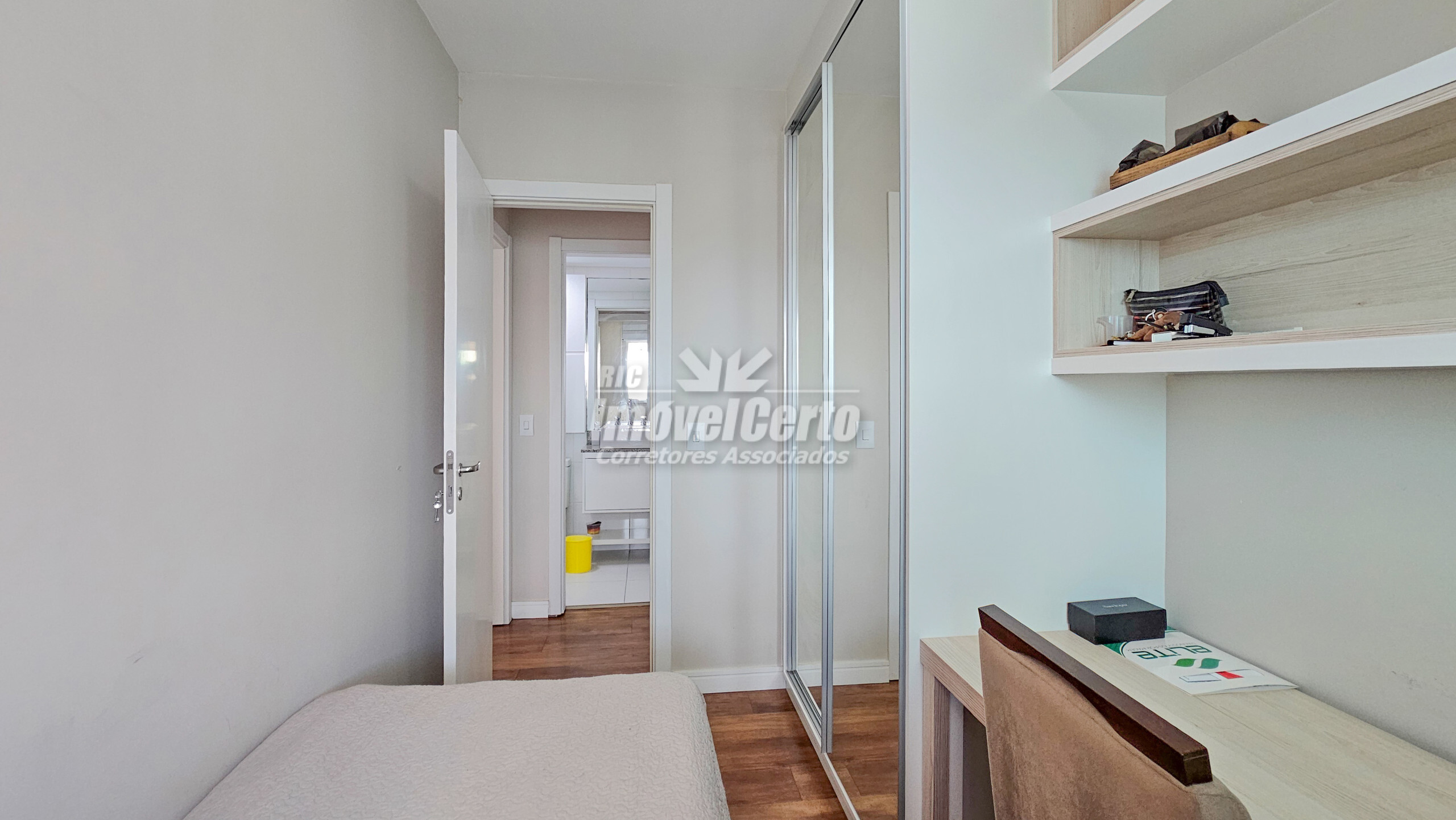 Apartamento semi-mobiliado de 65 m² no Condomínio