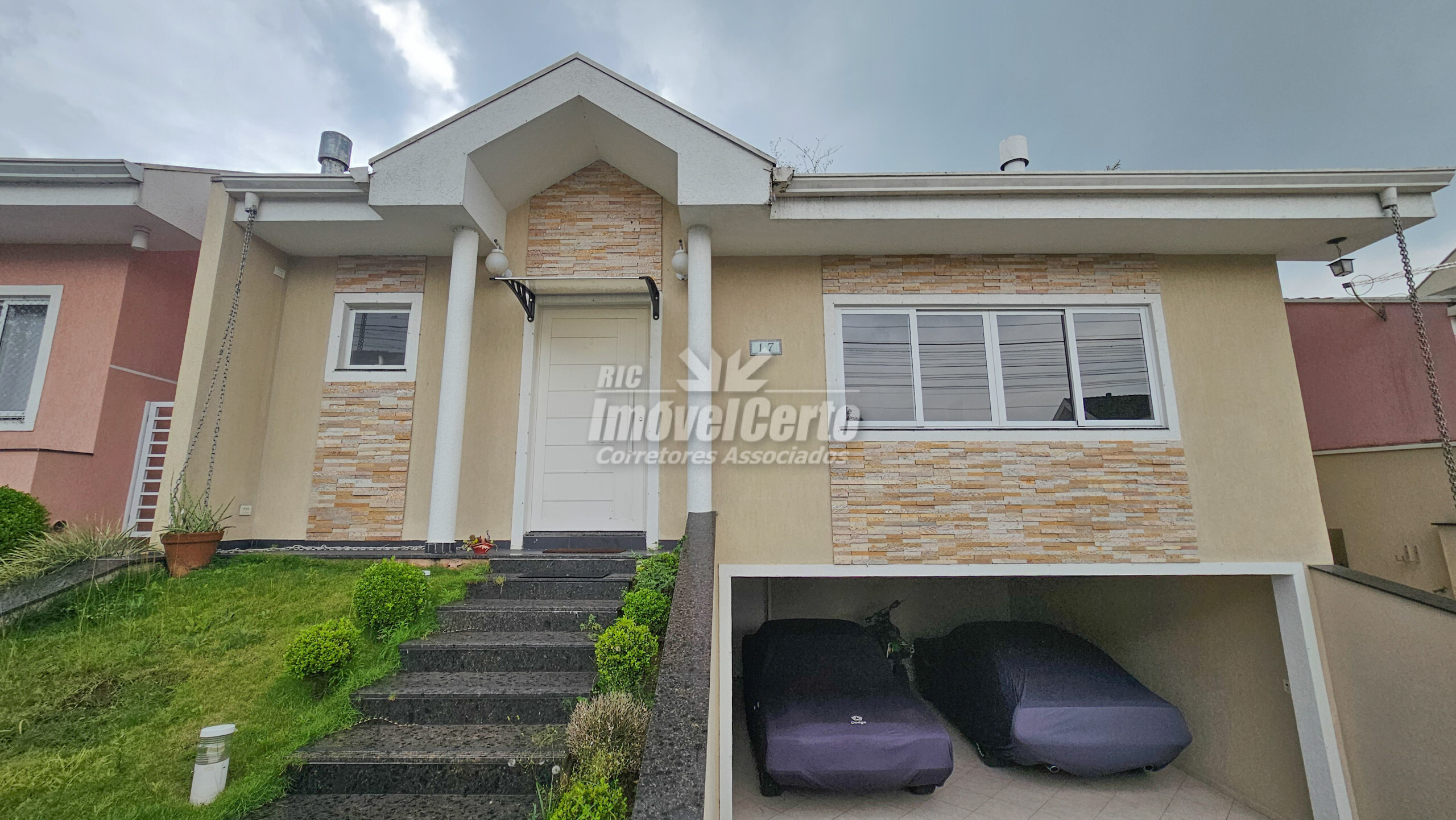 Casa em condomínio fechado de 196 m² com 3 dormitó
