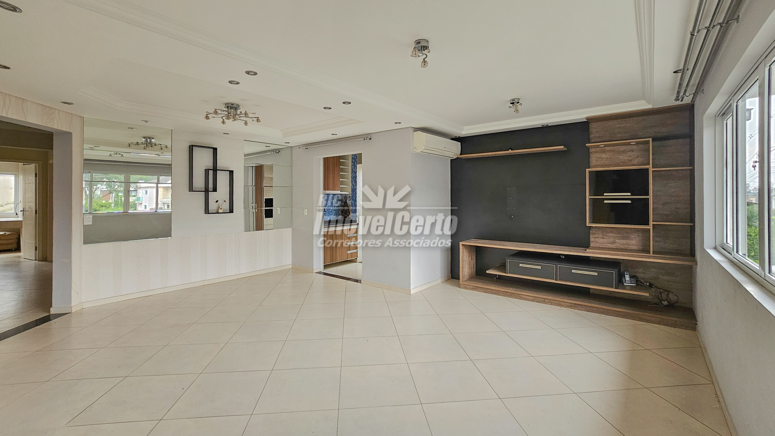 Casa em condomínio fechado de 196 m² com 3 dormitó