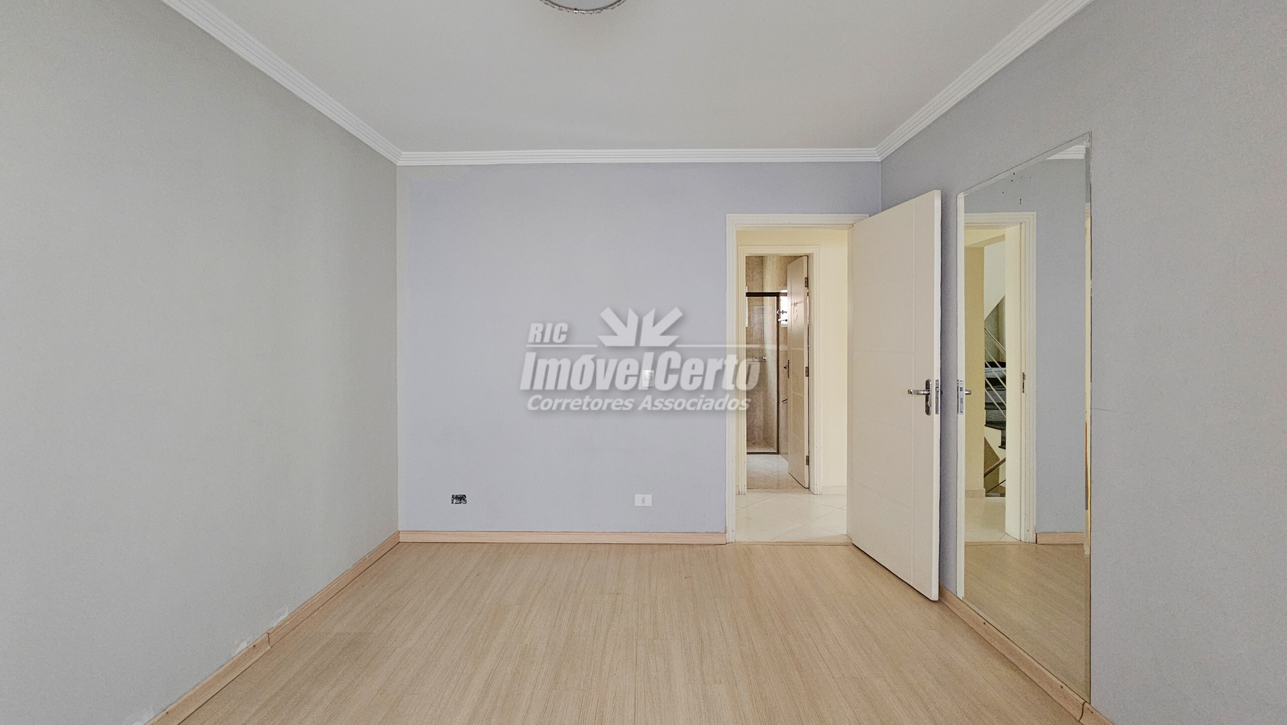 Casa em condomínio fechado de 196 m² com 3 dormitó
