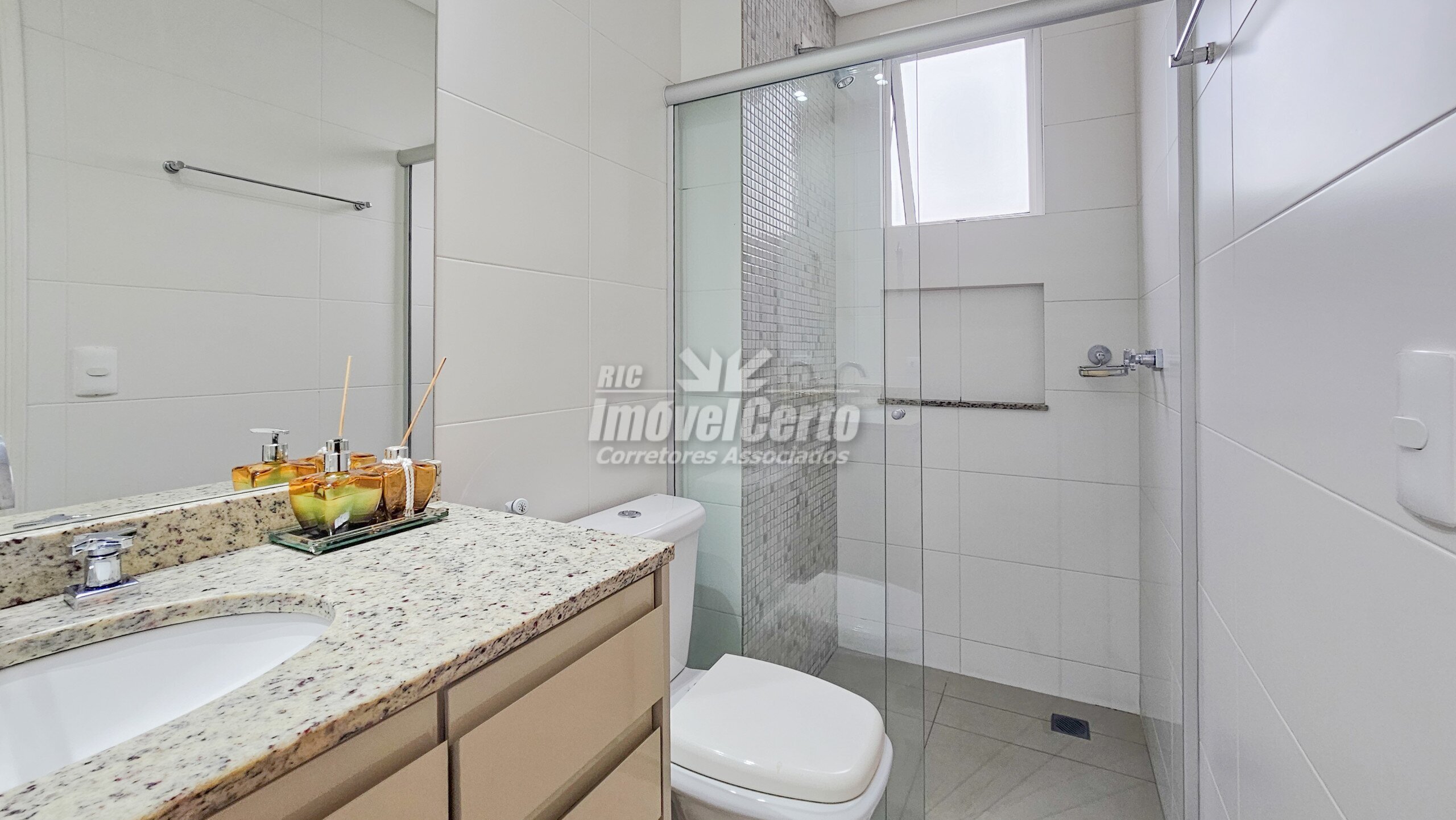 Apartamento a venda de 97 m² privativo com 3 dormi