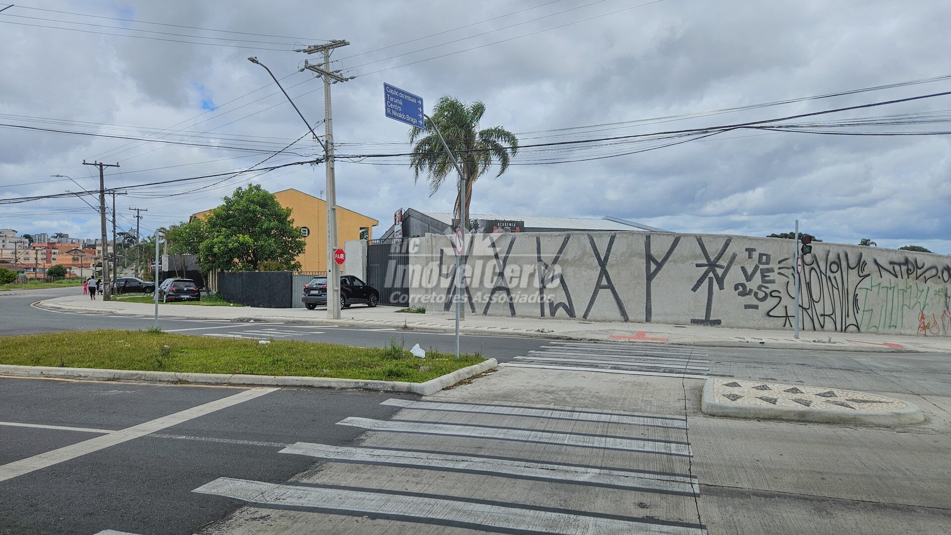 Terreno comercial e residencial de esquina 715 m²