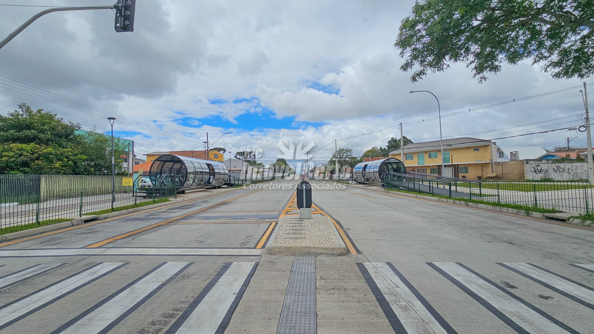 Terreno comercial e residencial de esquina 715 m²