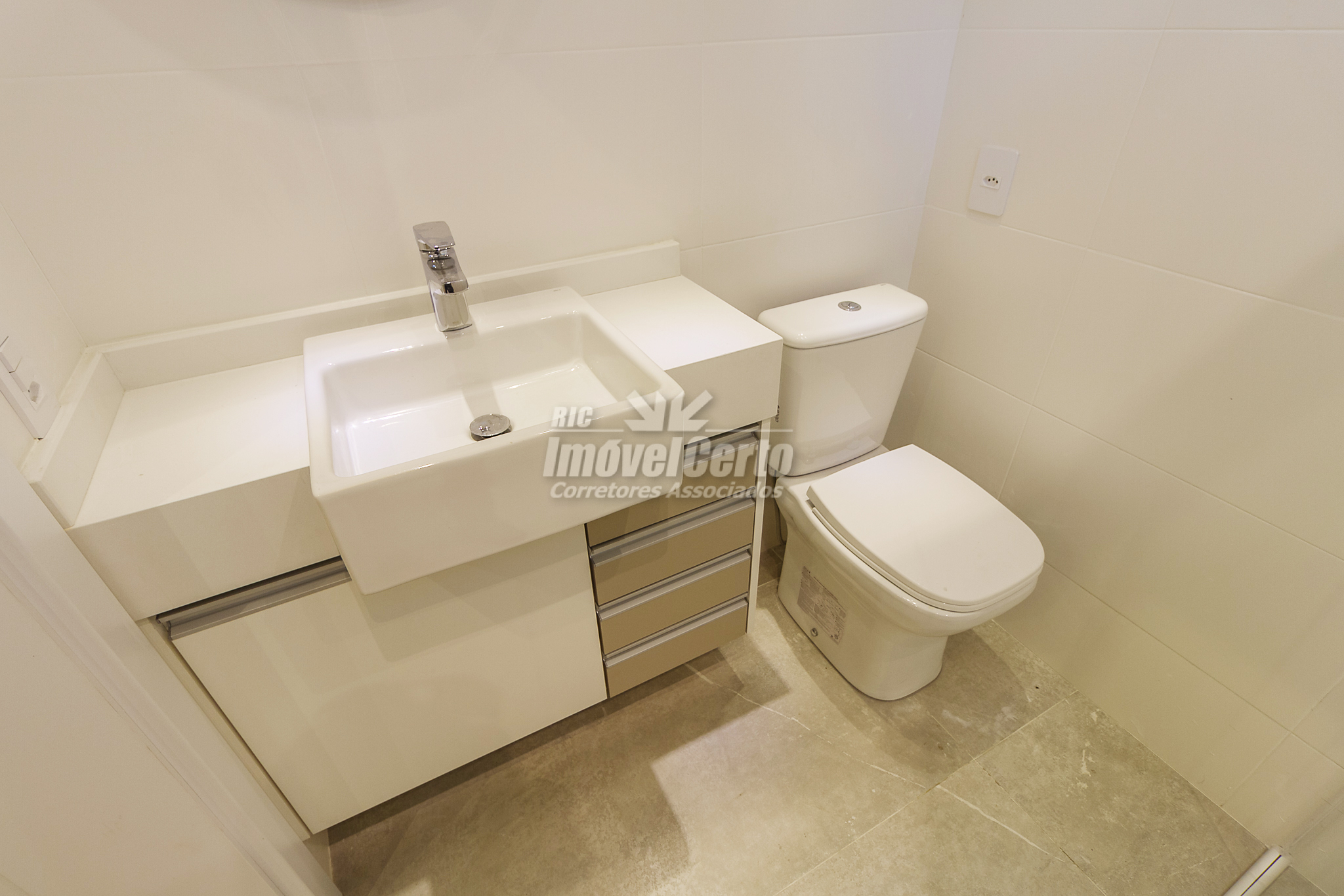 Apartamento com suíte no Batel, Pronto para Morar
