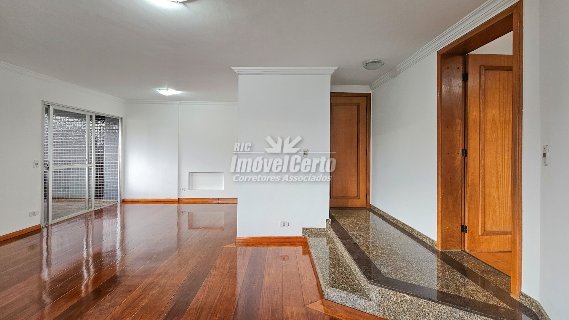 Apartamento no Juvevê de 148 m² privativo com 3 do