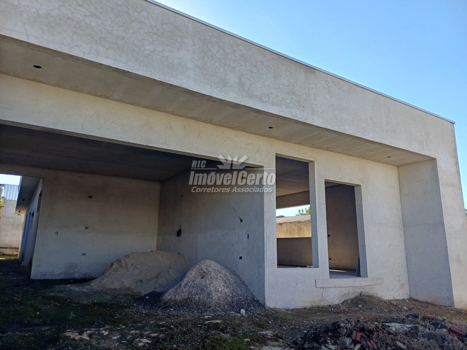 Residência de 230m² à venda no Centro de Pinhais