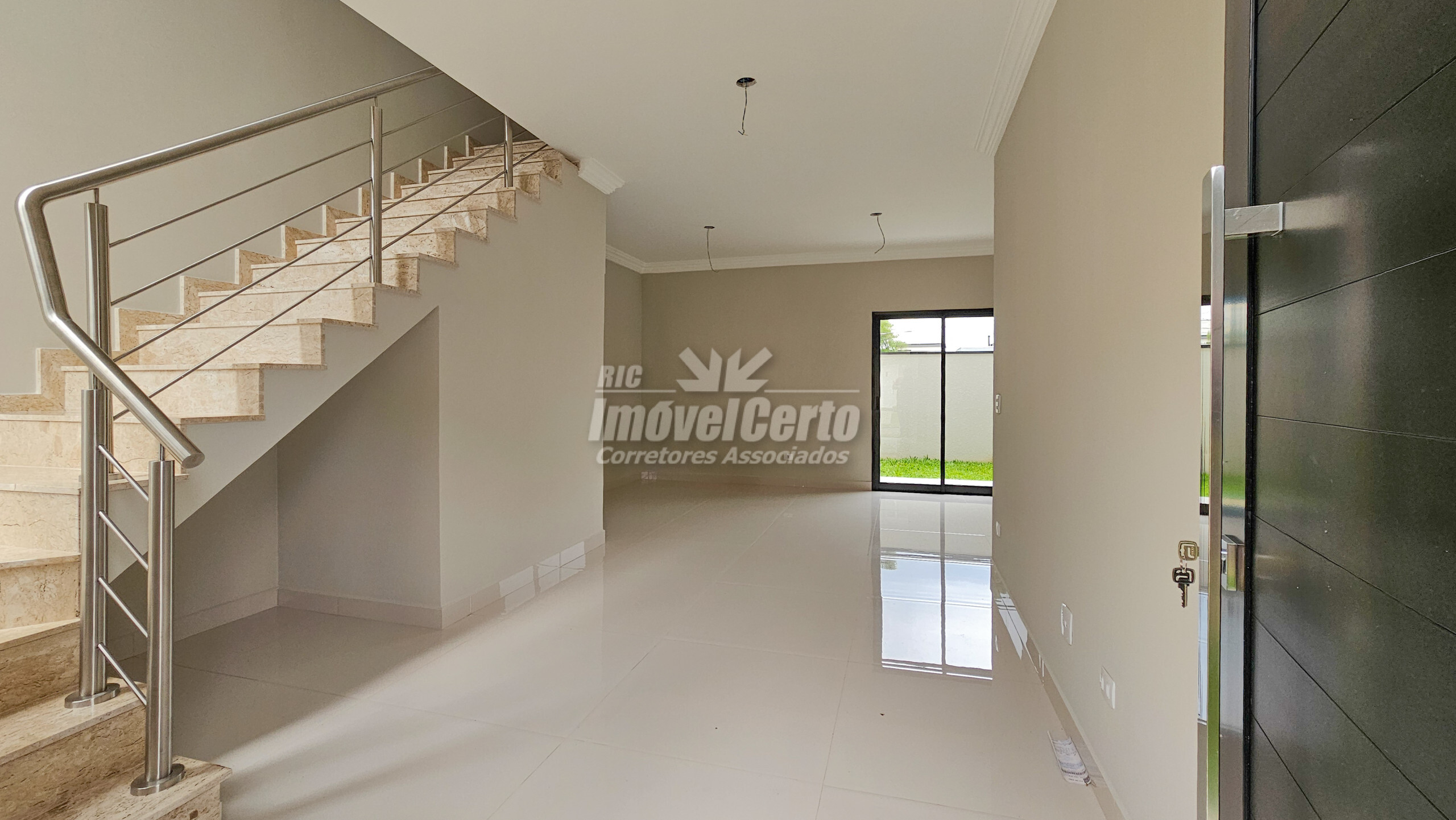 Sobrado novinho em condomínio fechado de 144 m² co