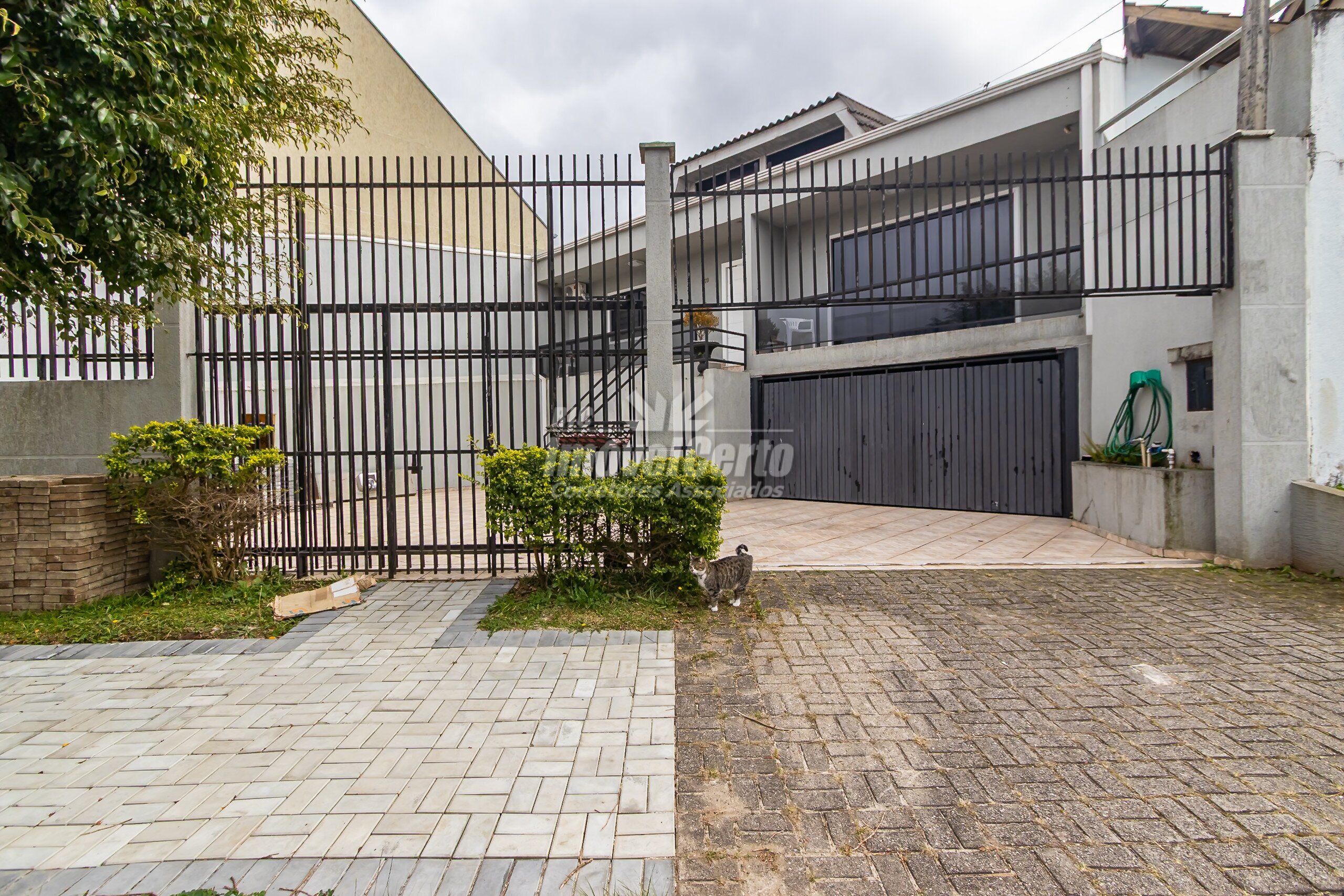 Casa com 225m² com 3 Dormitórios e uma Suíte, no C
