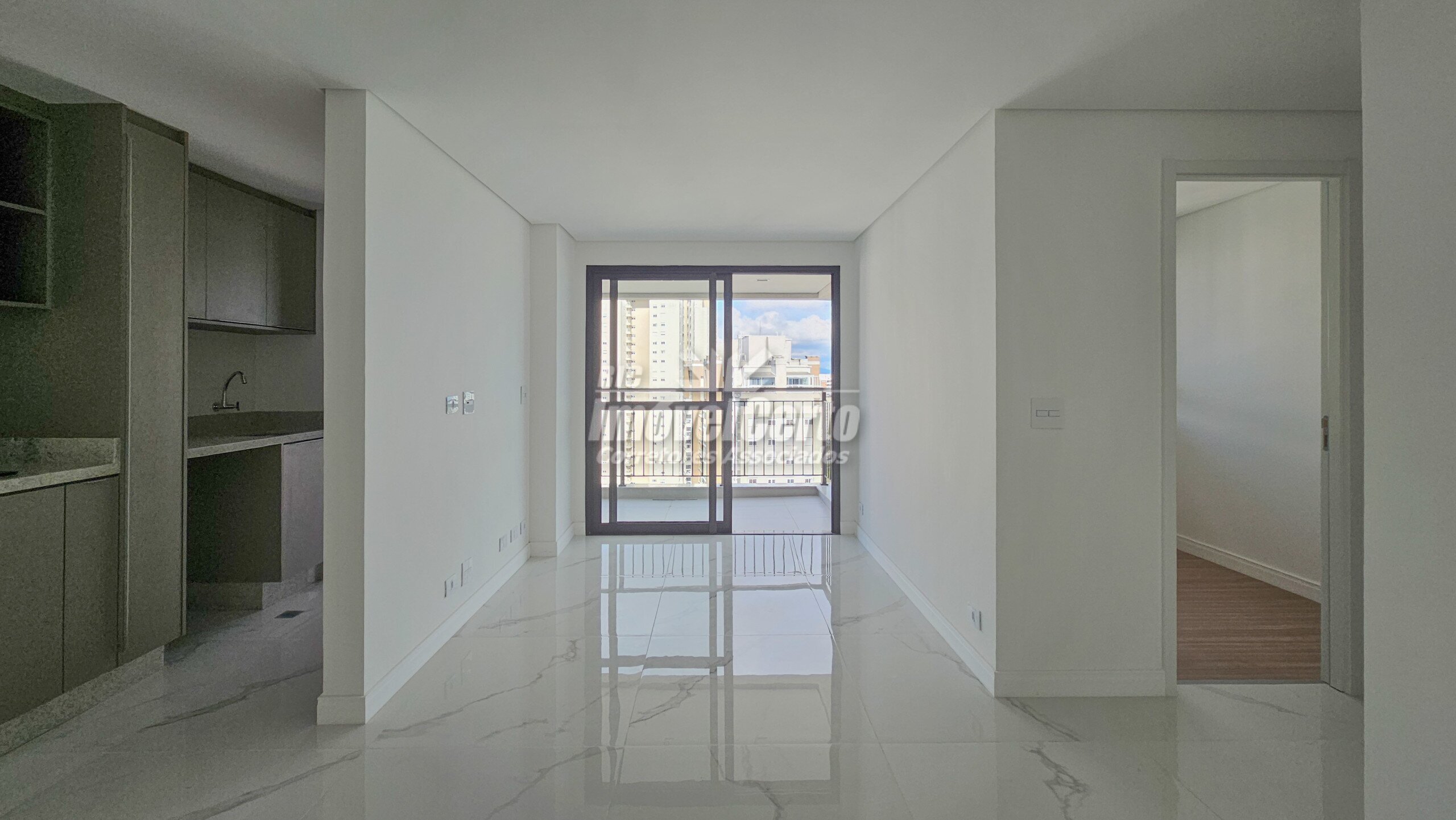 Apartamento semi-mobiliado de 64 m² no 25º andar n