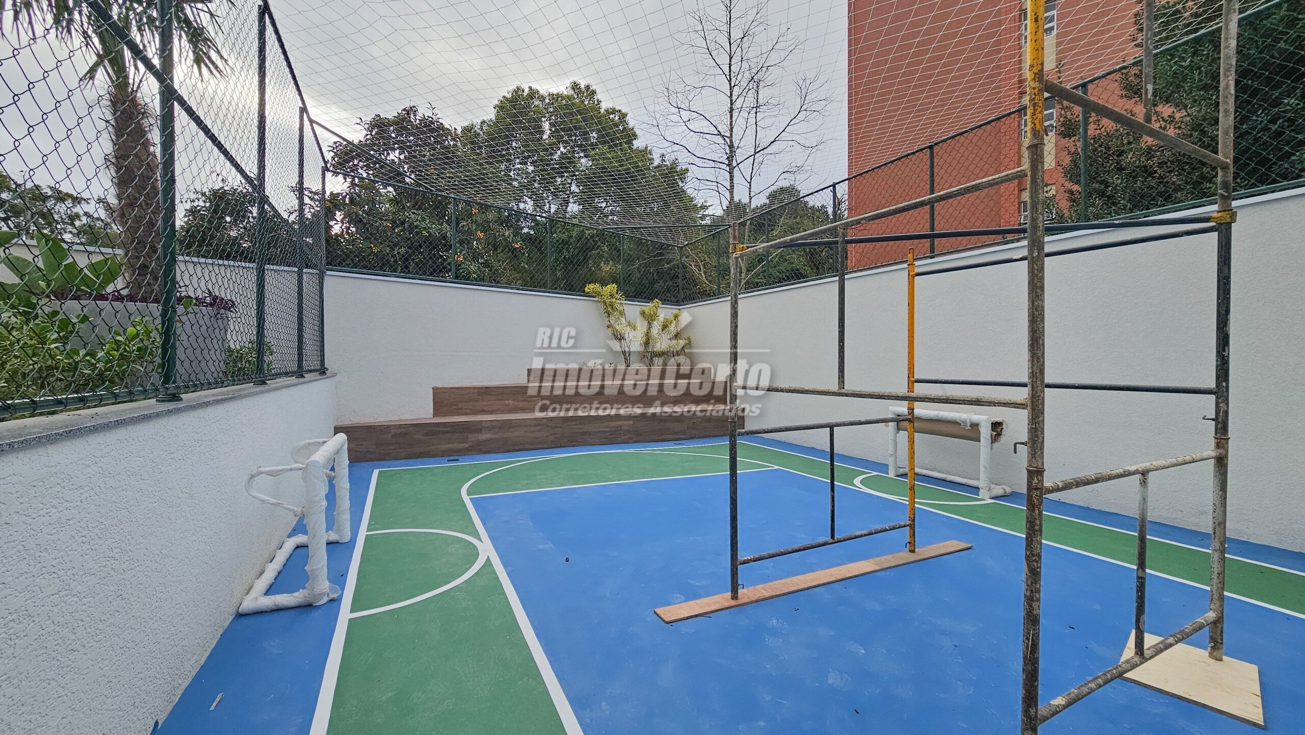 Apartamento semi-mobiliado de 64 m² no 25º andar n