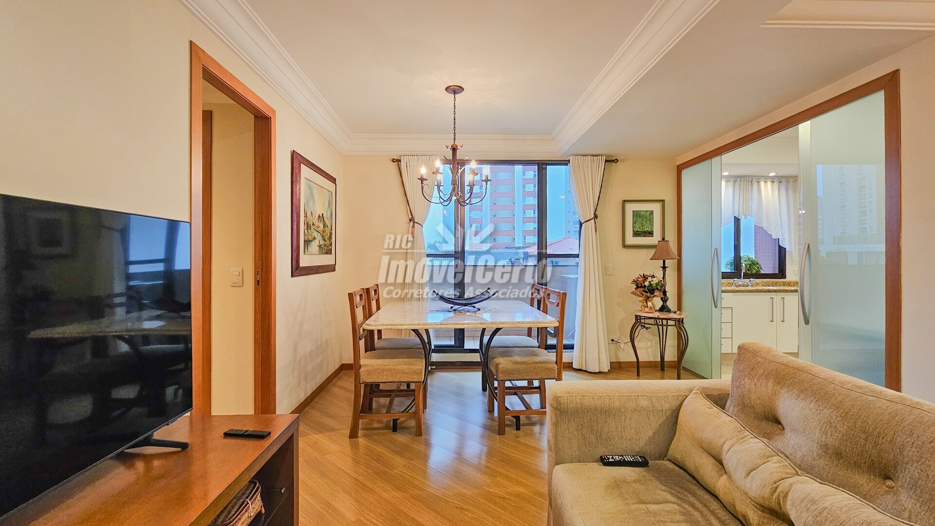 Apartamento de 94 m² com 3 dormitórios sendo 1 suí