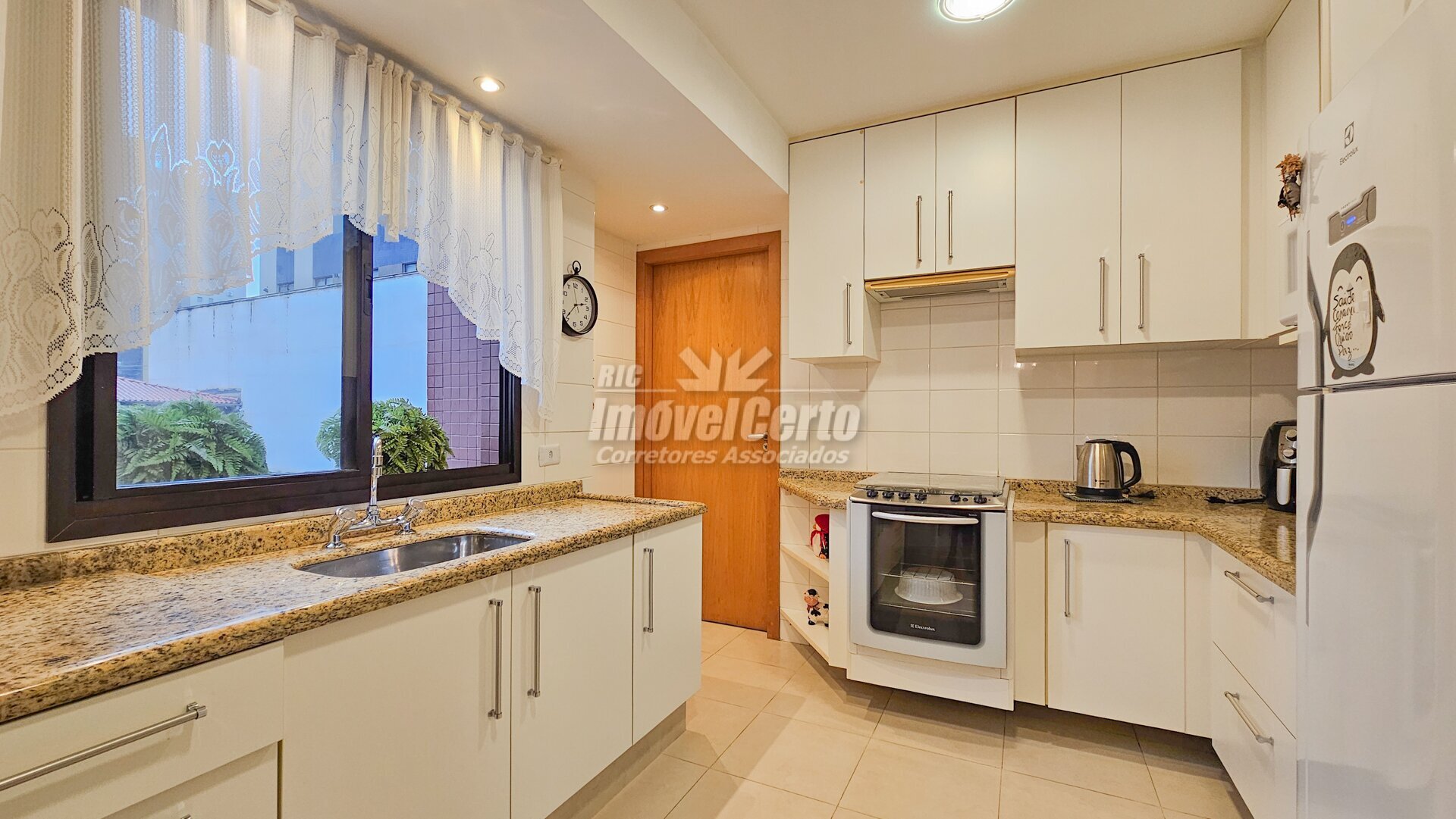 Apartamento de 94 m² com 3 dormitórios sendo 1 suí