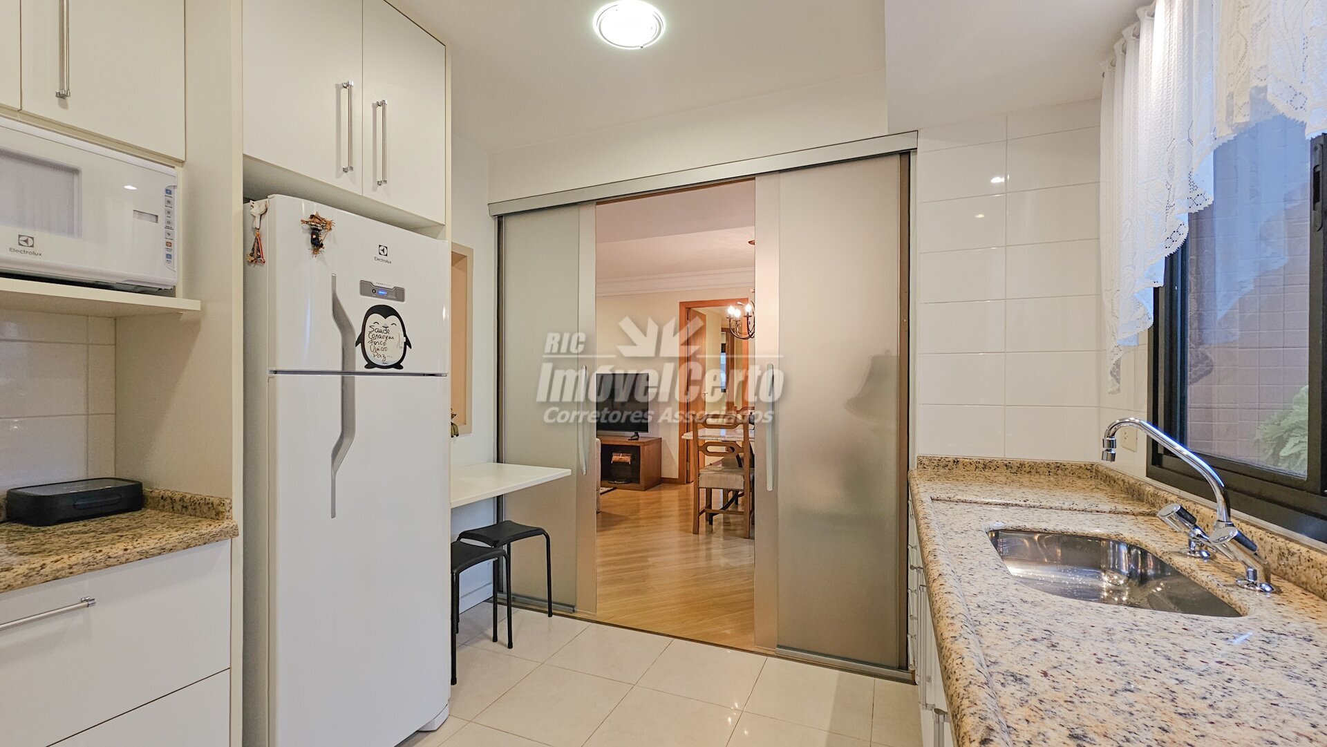 Apartamento de 94 m² com 3 dormitórios sendo 1 suí
