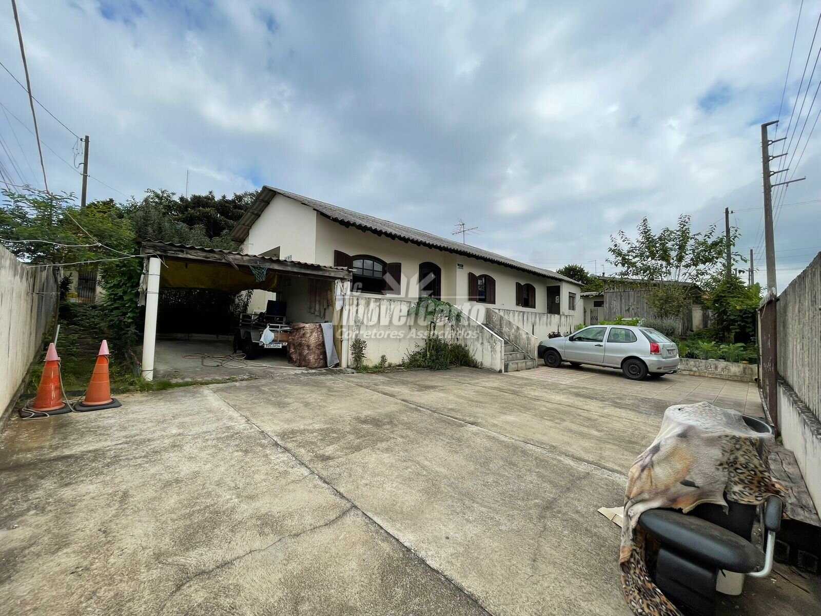 Casa com terreno em Colombo/PR.
