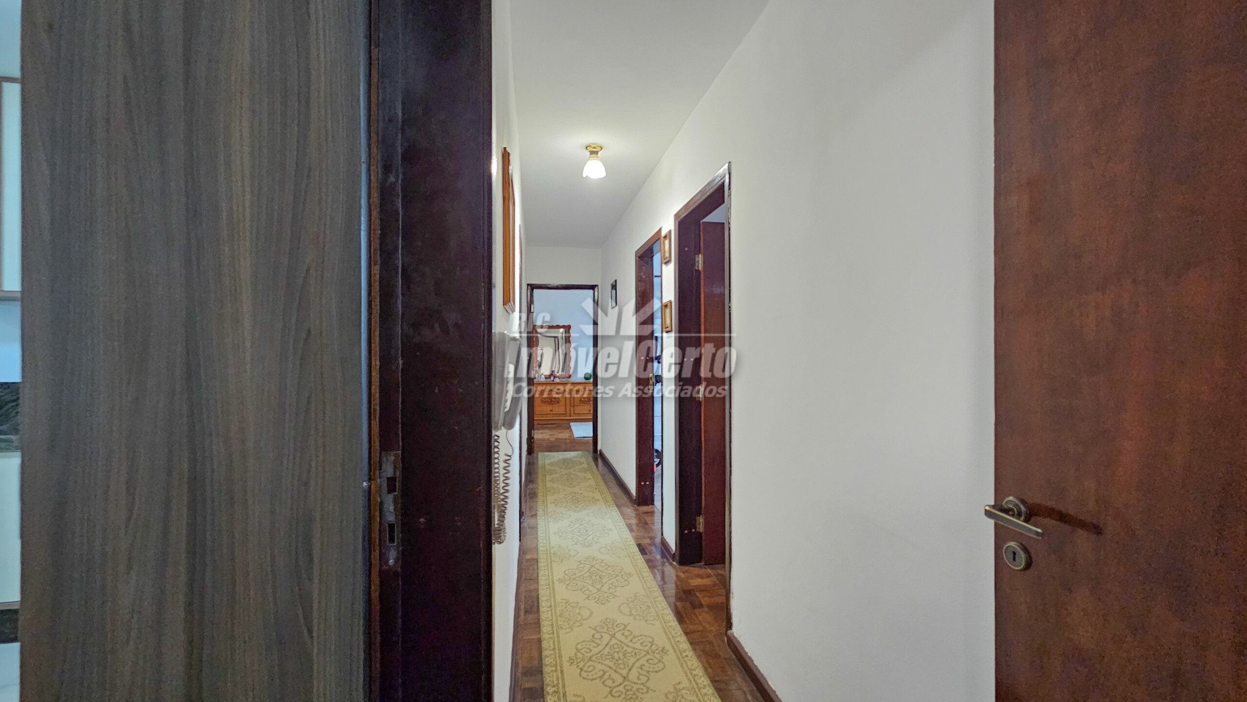 Apartamento semi-mobiliado de 133 m² privativo com