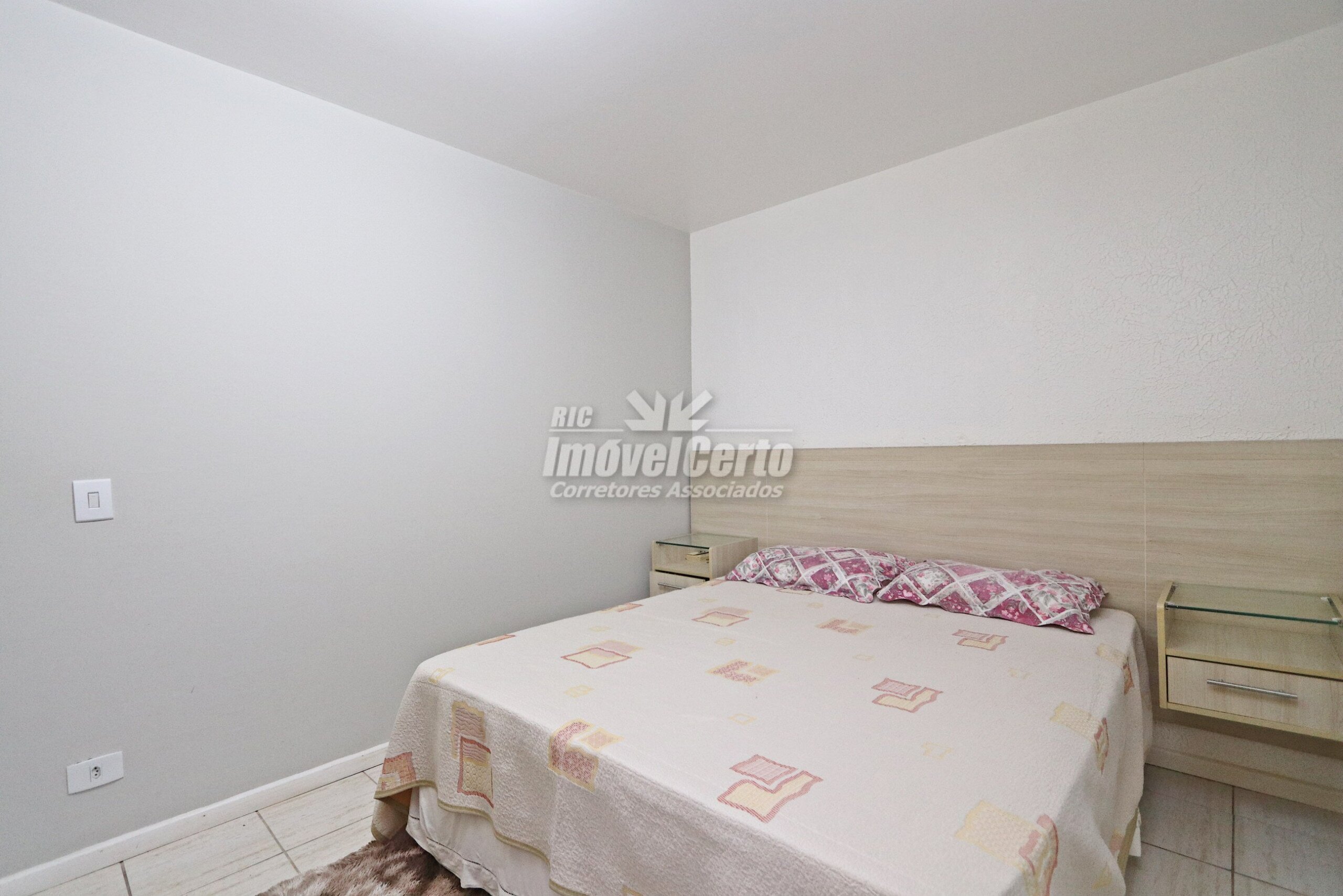 Casa T�rrea em condom�nio � Venda no Bairro PORT�O