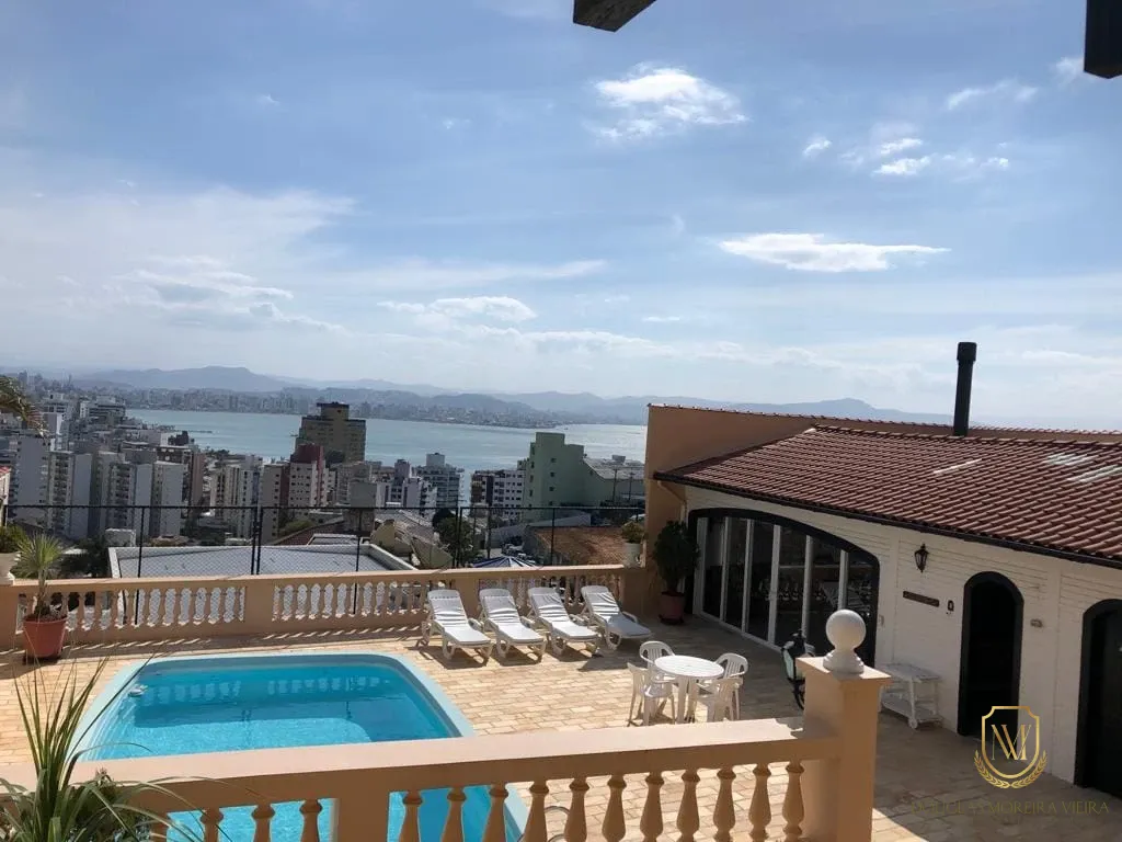 🏡 Excelente residência semimobiliada com vista para a Beira-Mar Norte