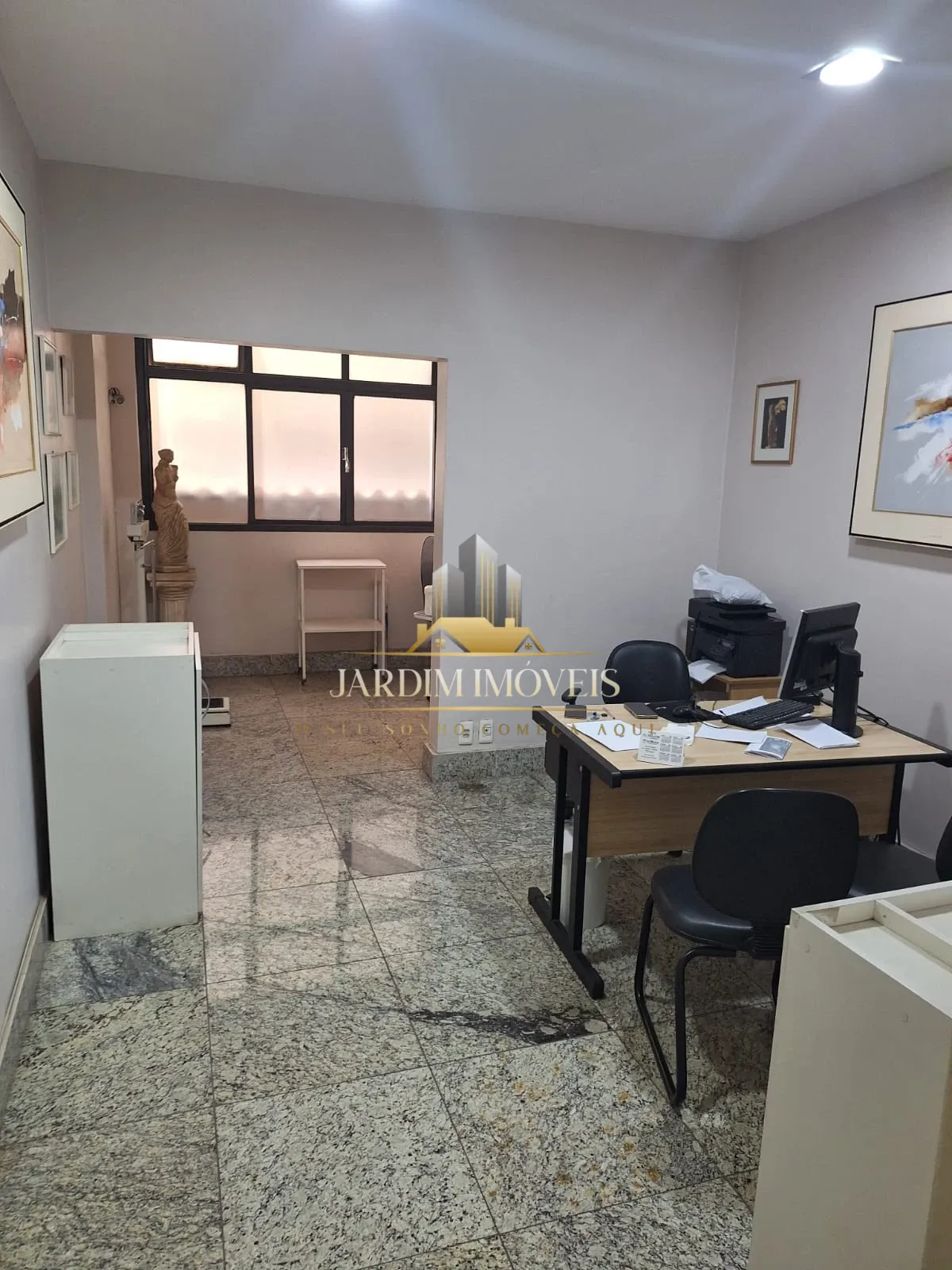 Ótima sala comercial com excelente localização.