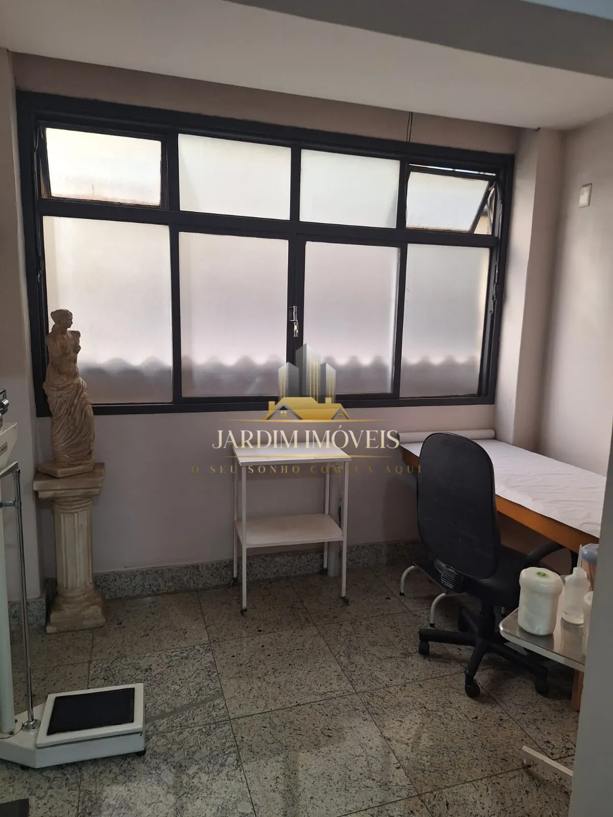 Ótima sala comercial com excelente localização.
