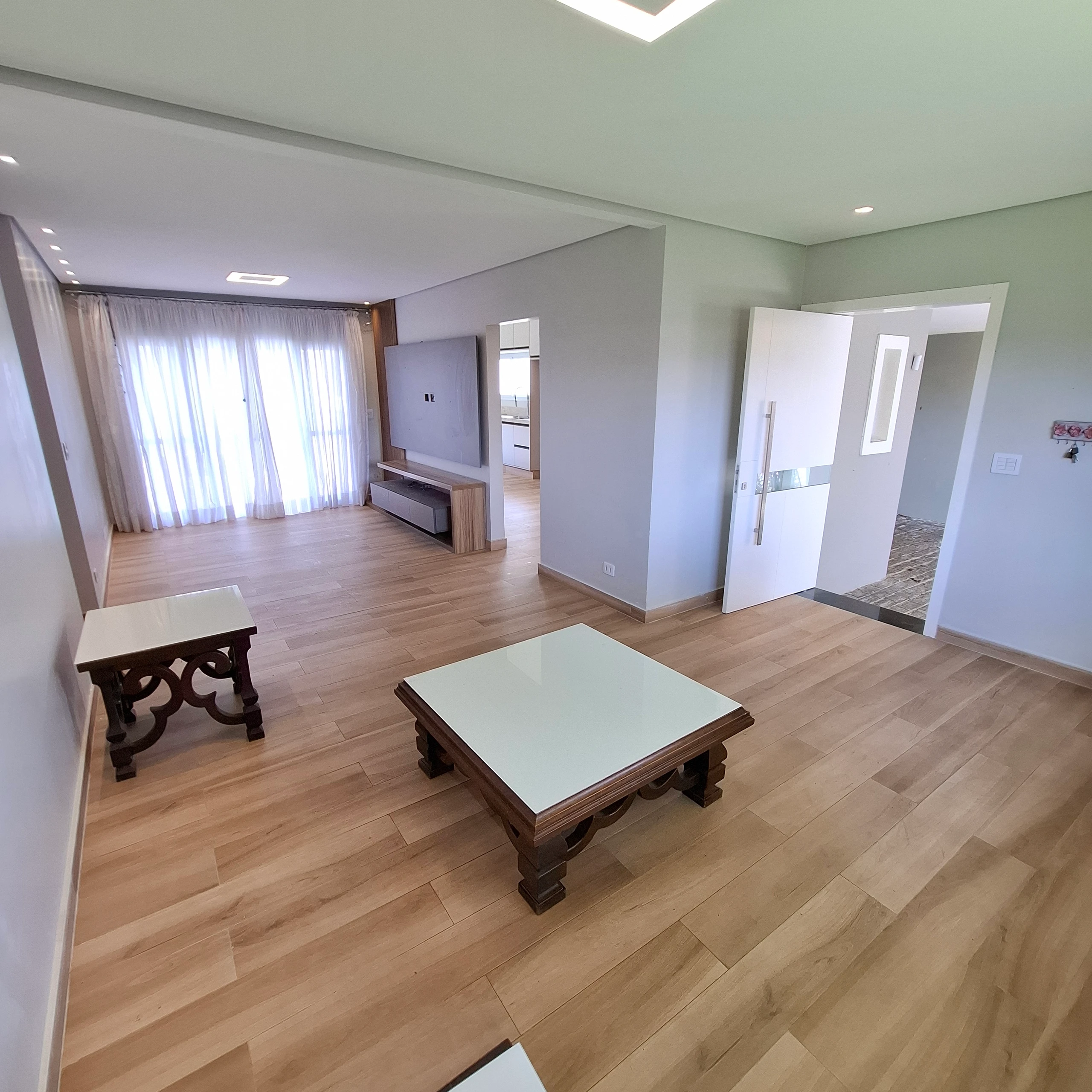 A venda Casa no Bolsao de Interlagos, 03 quartos suítes, 03 vagas, térrea, vizinho ao laguinho 