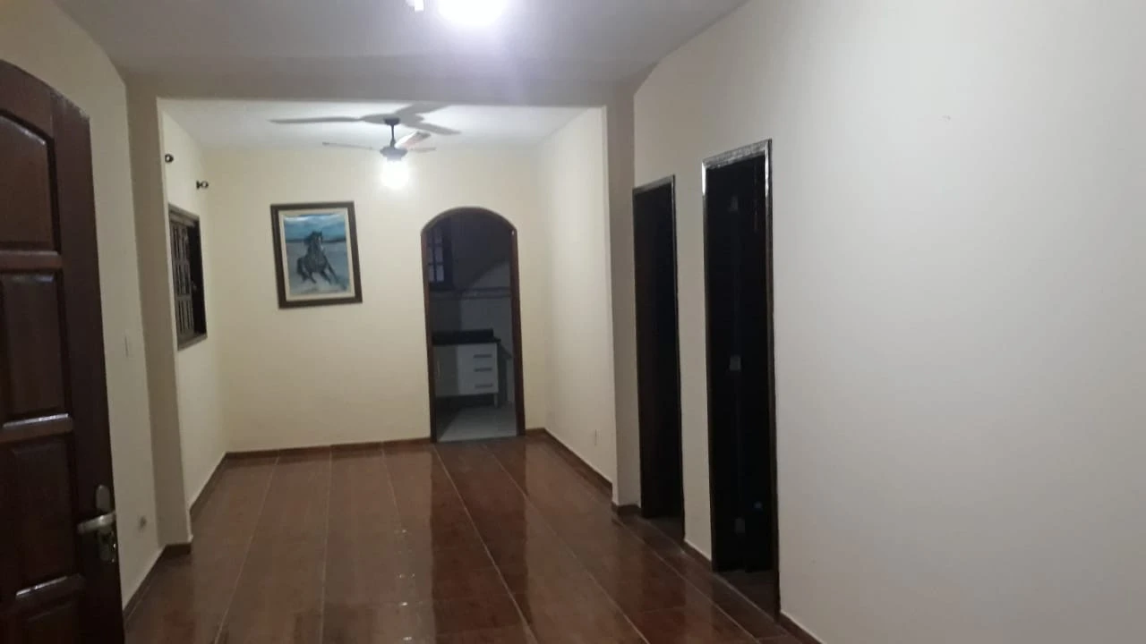 Casa com dois quartos no centro de Parada Modelo, Guapimirim