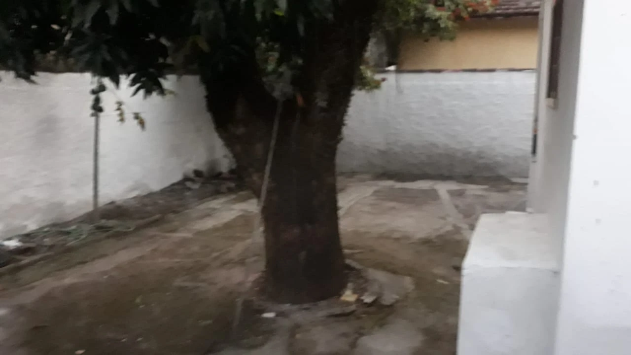Casa com dois quartos no centro de Parada Modelo, Guapimirim