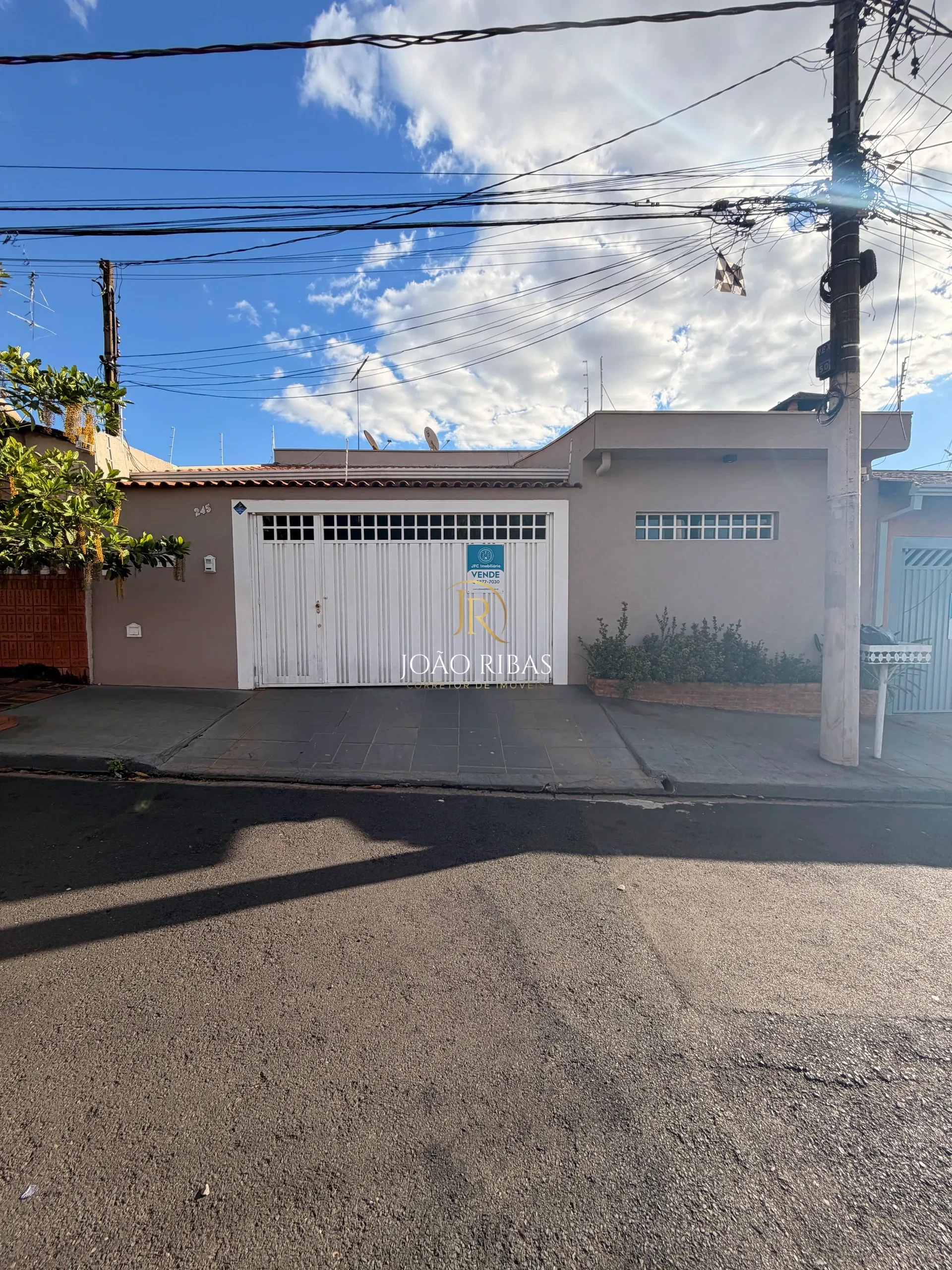 Casa à Venda no Jardim Geraldo de Carvalho | 3 Quartos, Sendo 1 Suíte | 168,36 m²