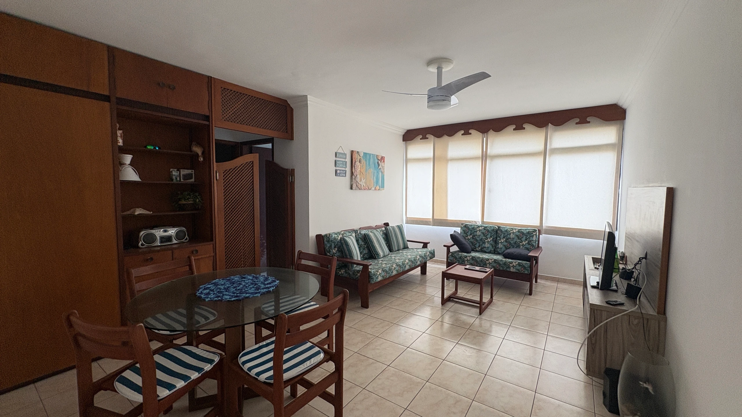 Apartamento à Venda na Praia da Enseada Guarujá | 2 Dormitórios | 200 Metros do Mar | Ideal para Airbnb