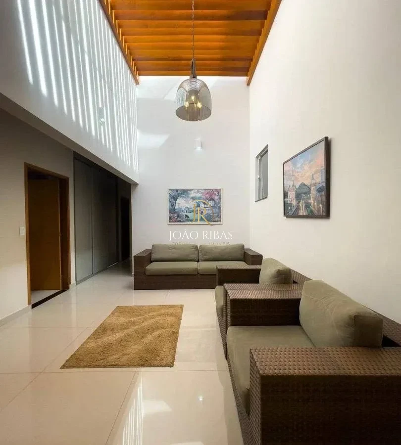 Casa Térrea de 249M² com 04 Suítes para Venda em Condominío –Vila do Golfe
