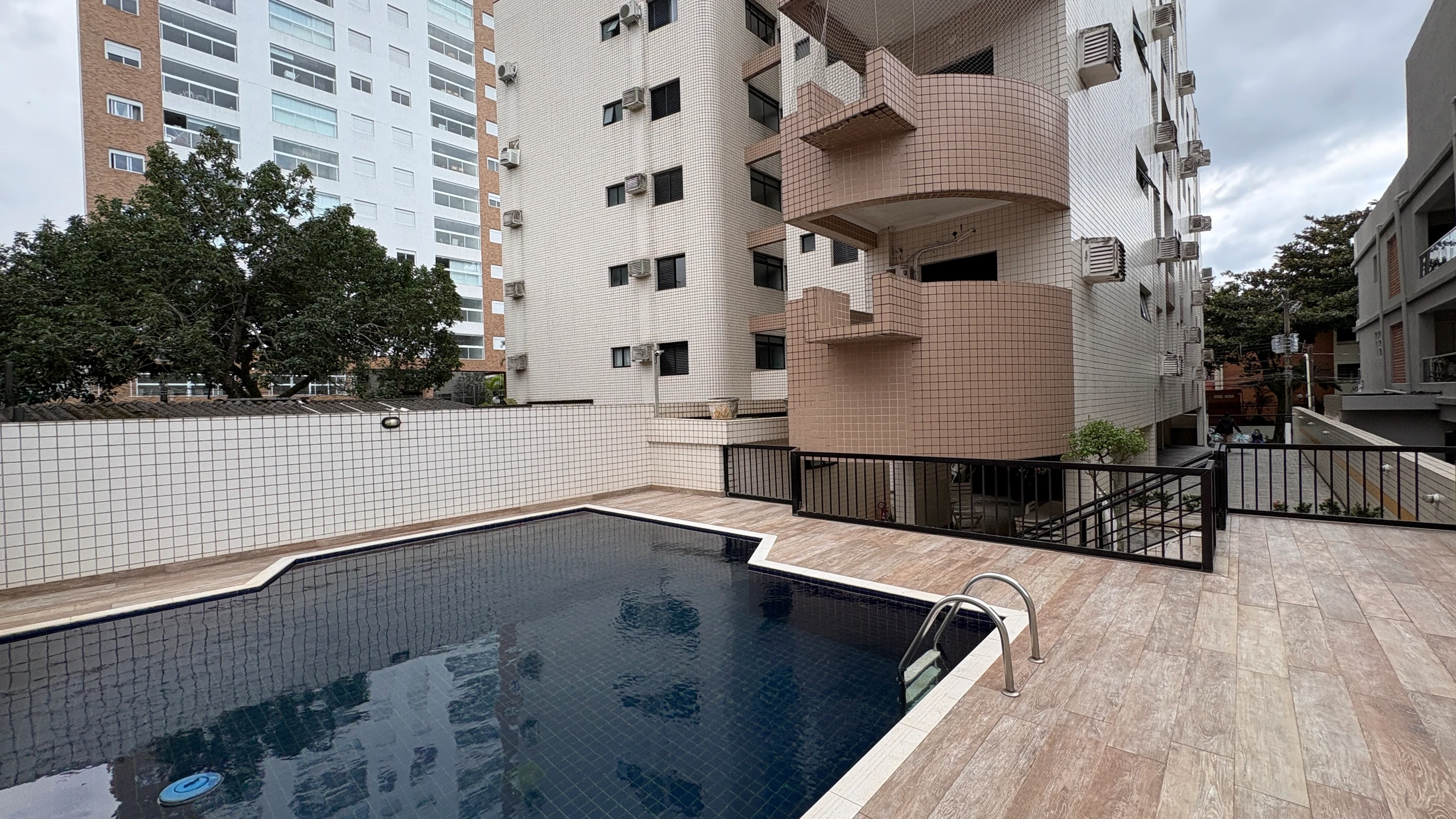 Apartamento Reformado na Enseada, Guarujá — 3 Dormitórios 