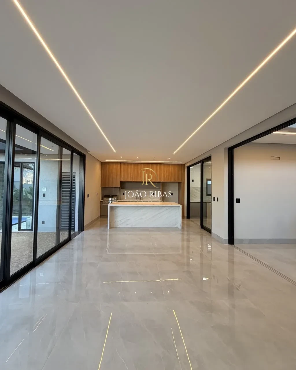 Casa de Alto Padrão à Venda com 4 Suítes e Elevador no Condomínio Bela Vista | Jardim Olhos D'Água